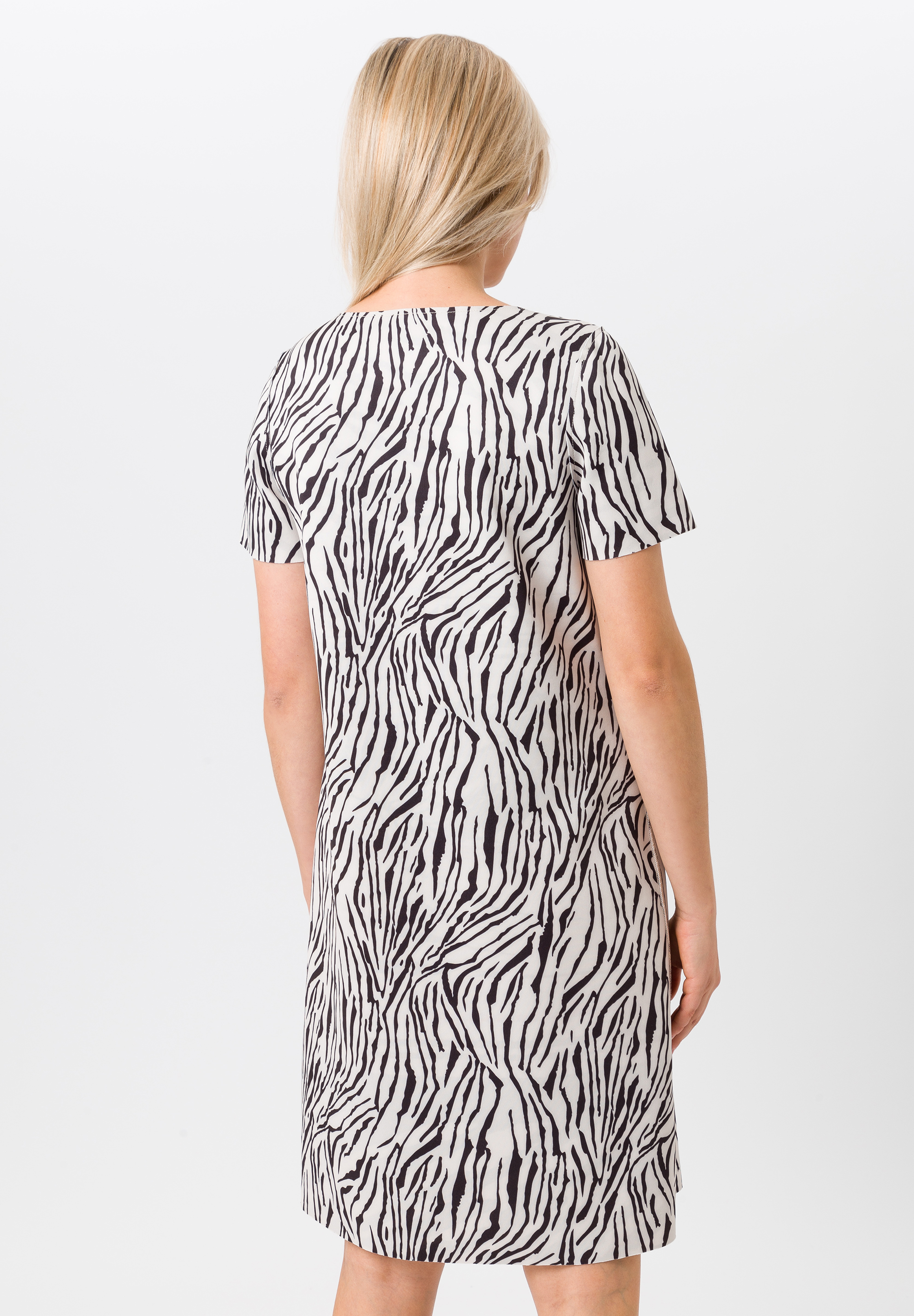 Wendekleid mit tollen Alloverprints - Bild 4