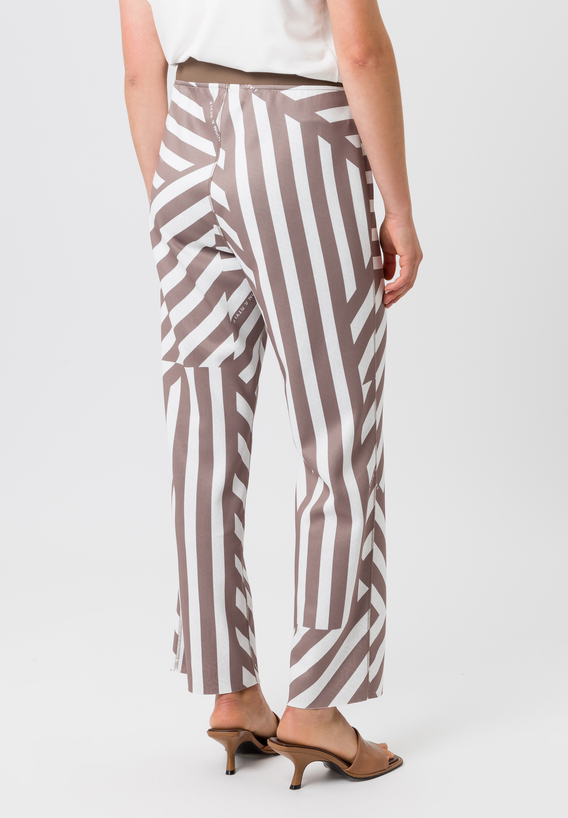 Wendehose mit doppelseitigem Muster - Bild 4 Wendehose mit doppelseitigem Muster - Bild 4