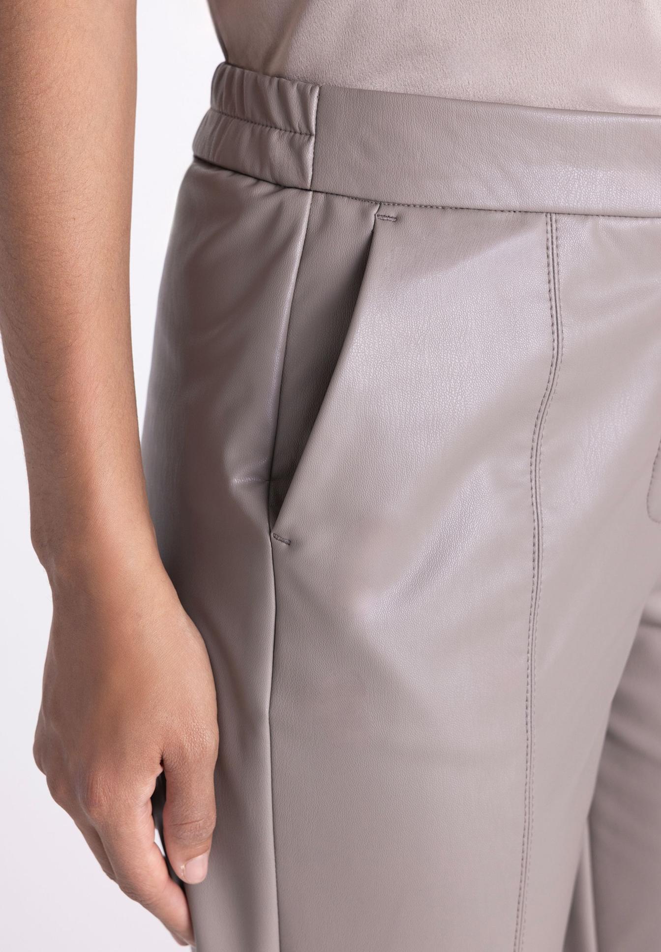 Hose, Lederlook, Beige, Seitentasche, Gurtband, Hose, Brust?, Hose, Lederoptik, Grau, Seitentasche, ElastischerTaillenumfang, Hose, Lederoptik, Beige, Seitentasche, Gürtelband, Hose, Lederoptik, Grau, Seitentasche, Elastischer Bund