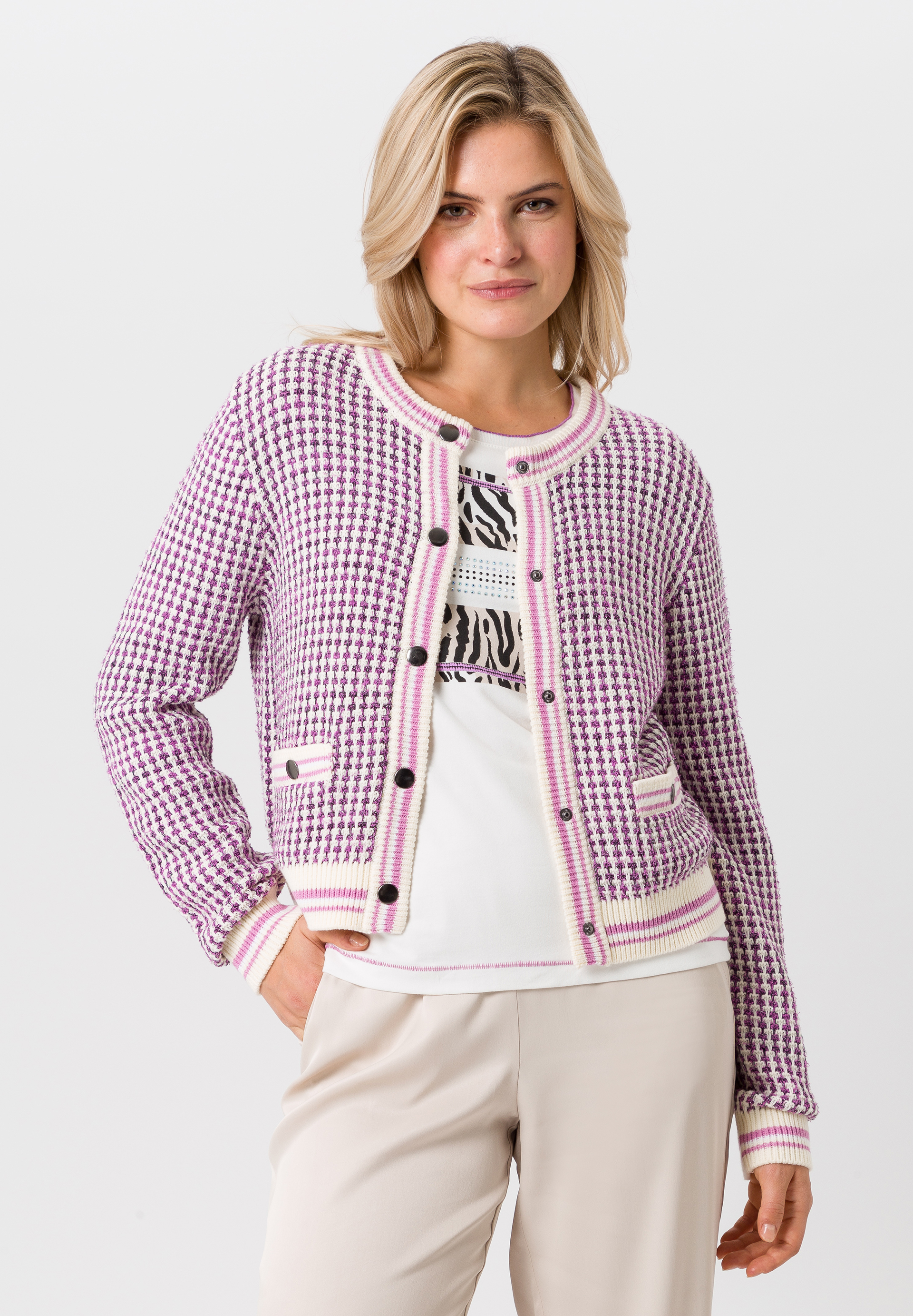 Strickjacke mit dekorativen Knöpfen - Produktbild 1