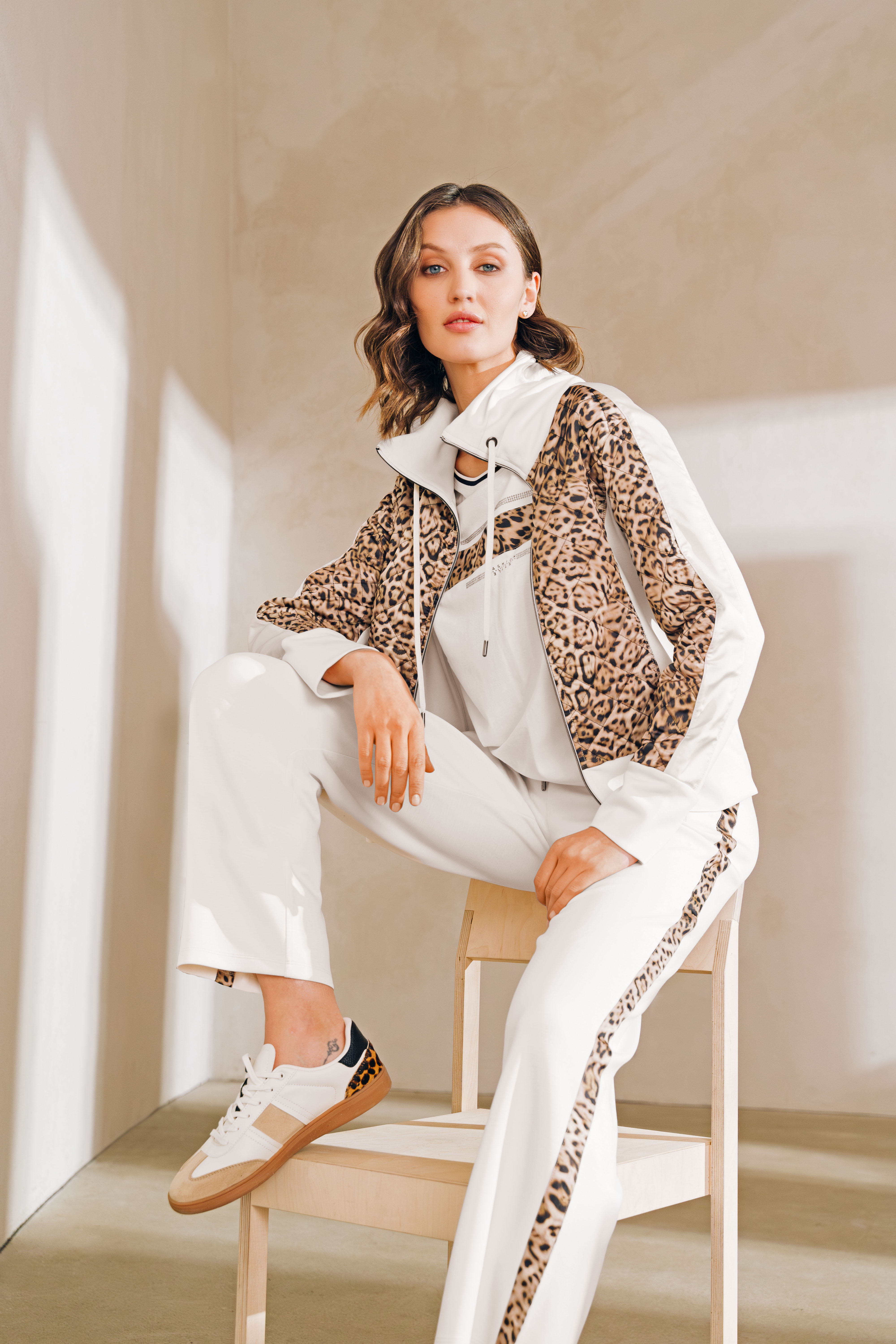 Schuh, Person, Sitzen, Formelle Kleidung, Anzug