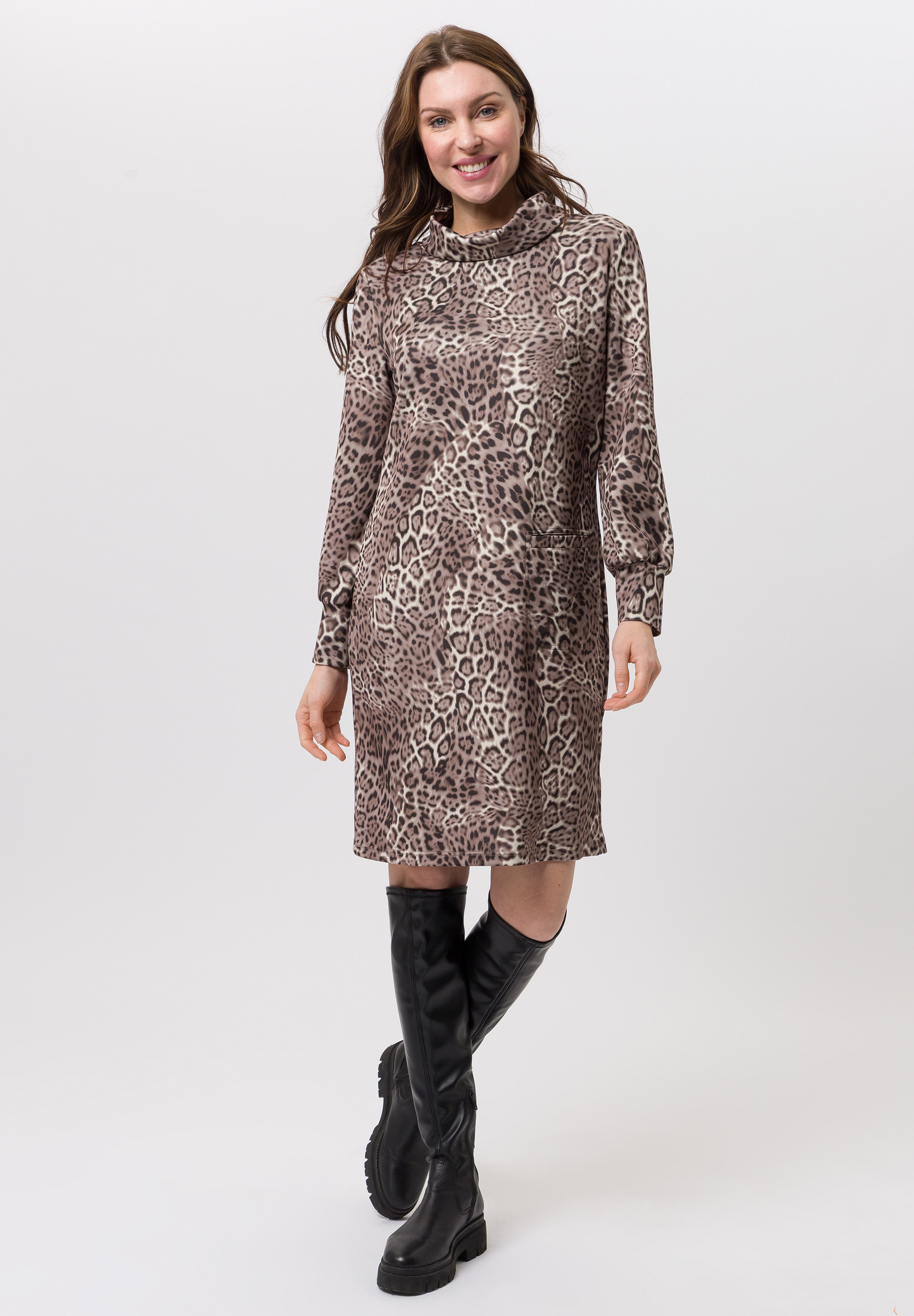 Dress In striking print - Product Image 2