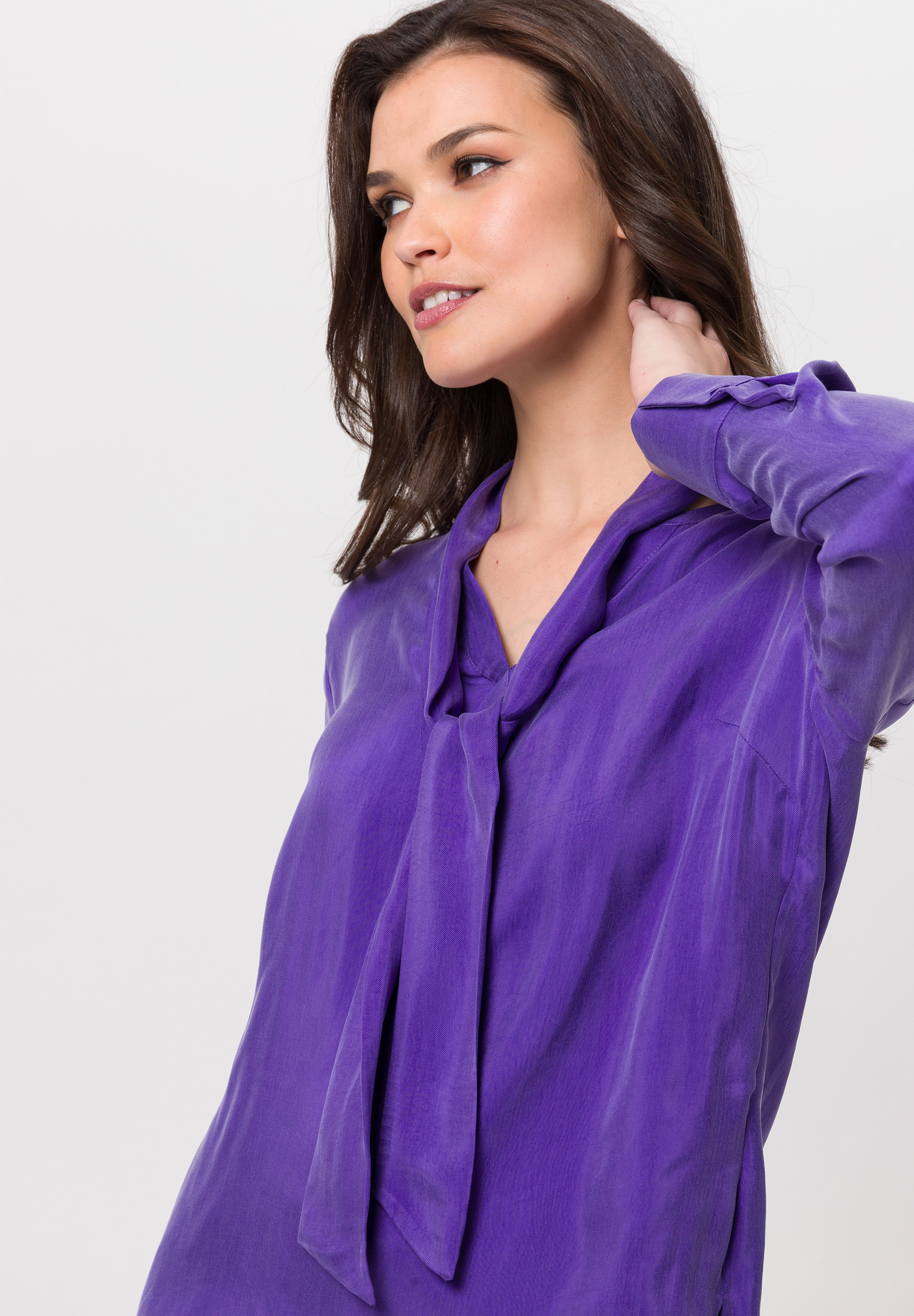 Bluse mit Schluppe - Bild 4 Bluse mit Schluppe - Bild 4
