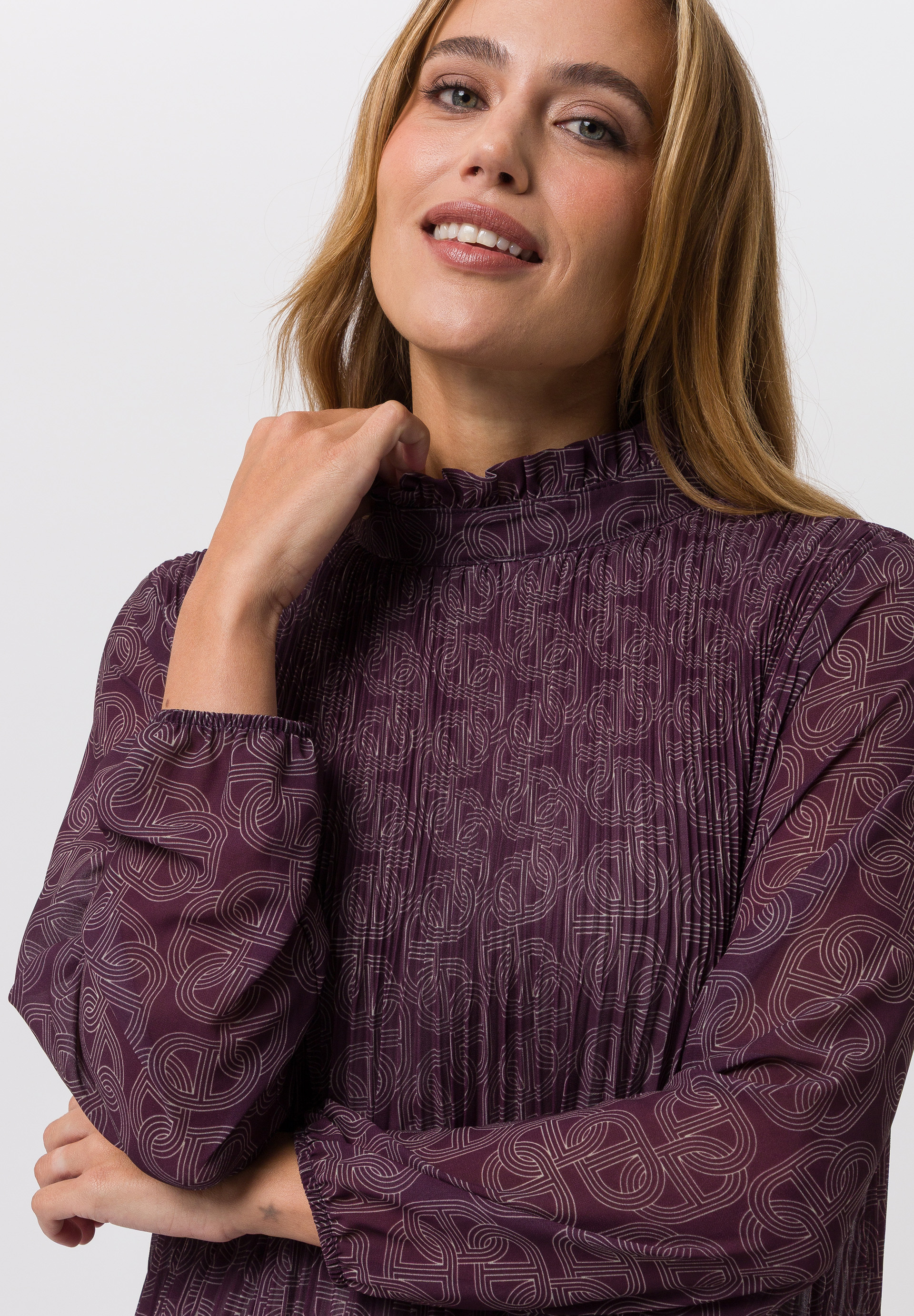 Kleid mit plissierter Struktur - Bild 4 Bluse, Erwachsener, Weiblich, Person, Frau, Bluse, Erwachsener, Weiblich, Person, Frau, Bluse, Erwachsener, Weiblich, Person, Frau, Bluse, Erwachsener, Weiblich, Person, Frau, Bluse, Erwachsener, Weiblich, Person, Frau