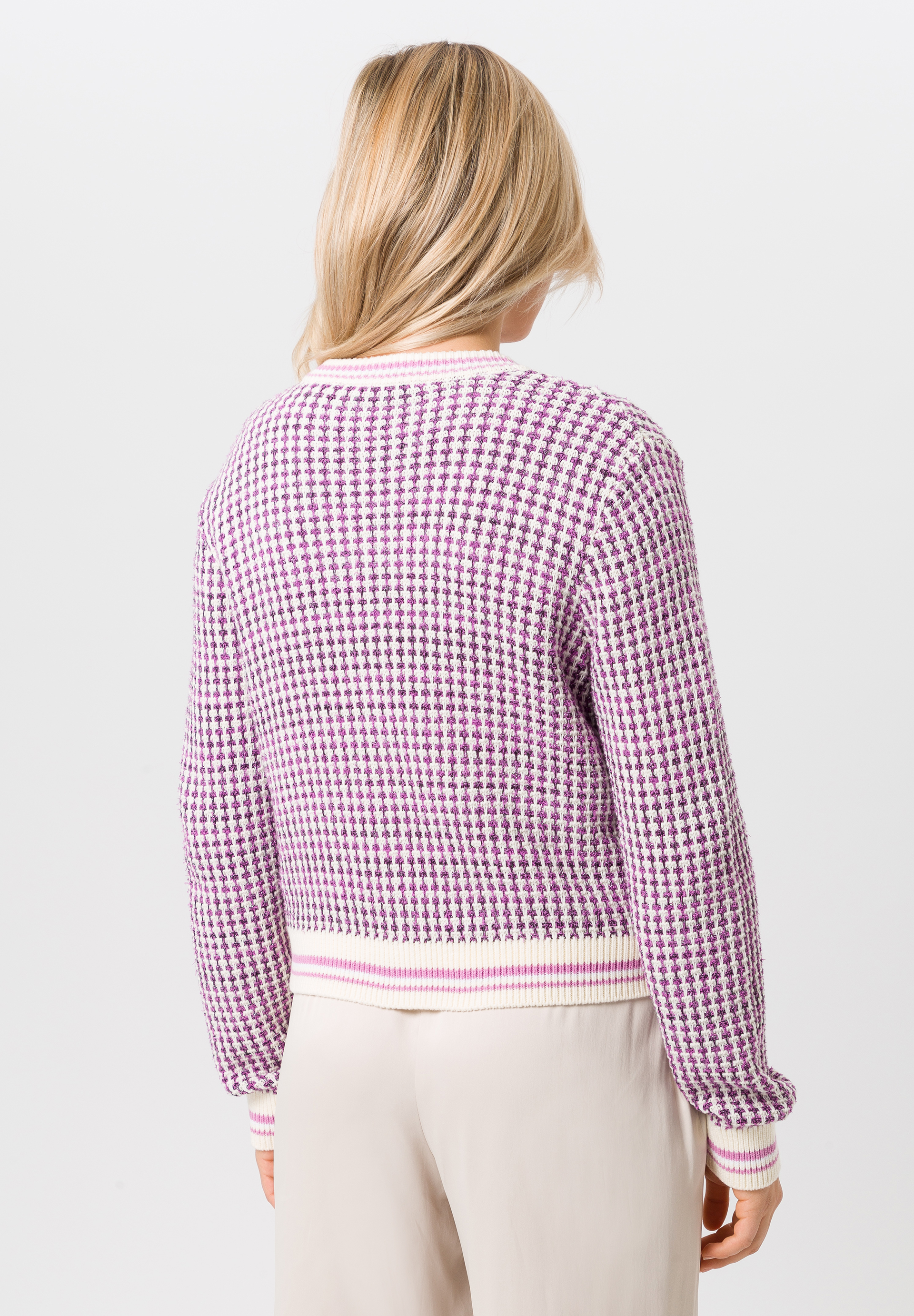 Strickjacke mit dekorativen Knöpfen - Bild 2