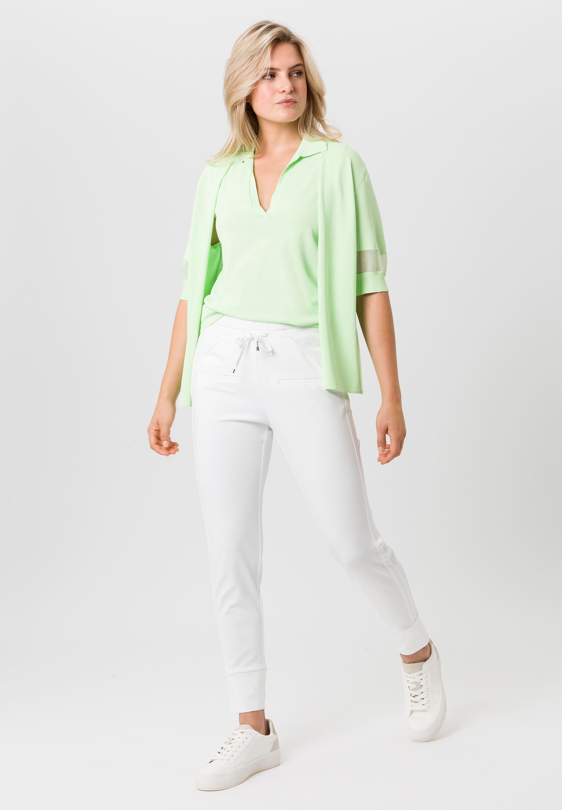 Knitted shirt in a feminine silhouette - Bild 3 Knitted shirt in a feminine silhouette - Bild 3