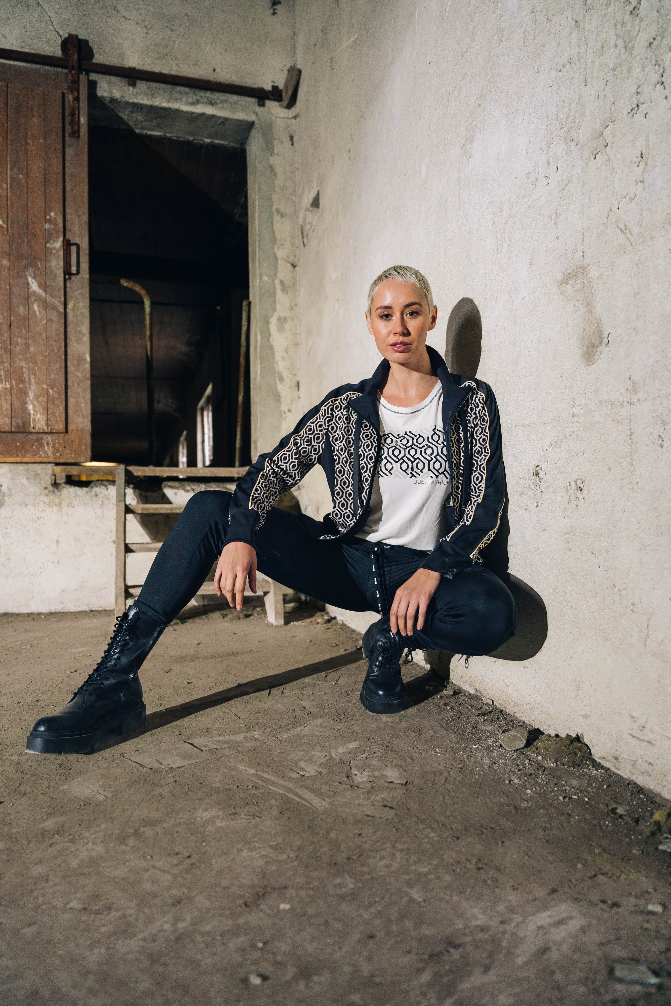 Hosen, Sitzend, Gesicht, Kopf, Glücklich