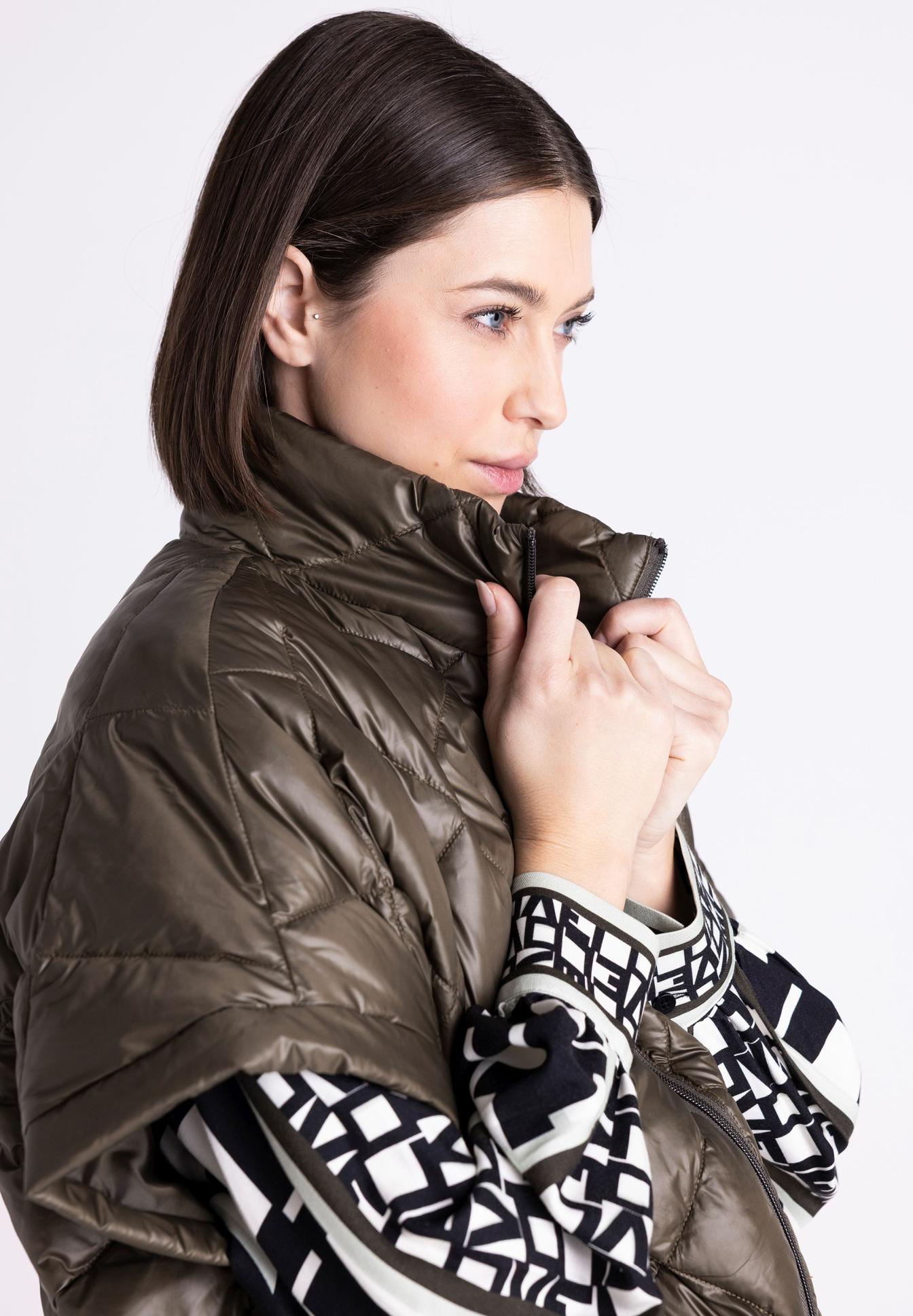 Jacke, Daunenjacke, Kunststoff, militärgrün, Stehkragen, Daunenjacke, Pufferjacke, Militärgrün, Stehkragen, Reißverschluss, Pufferjacke, gesteppt, olivgrün, Reißverschluss, hocher Kragen, Pufferjacke, Damen, Olive, Militärgrün, Steppjacke