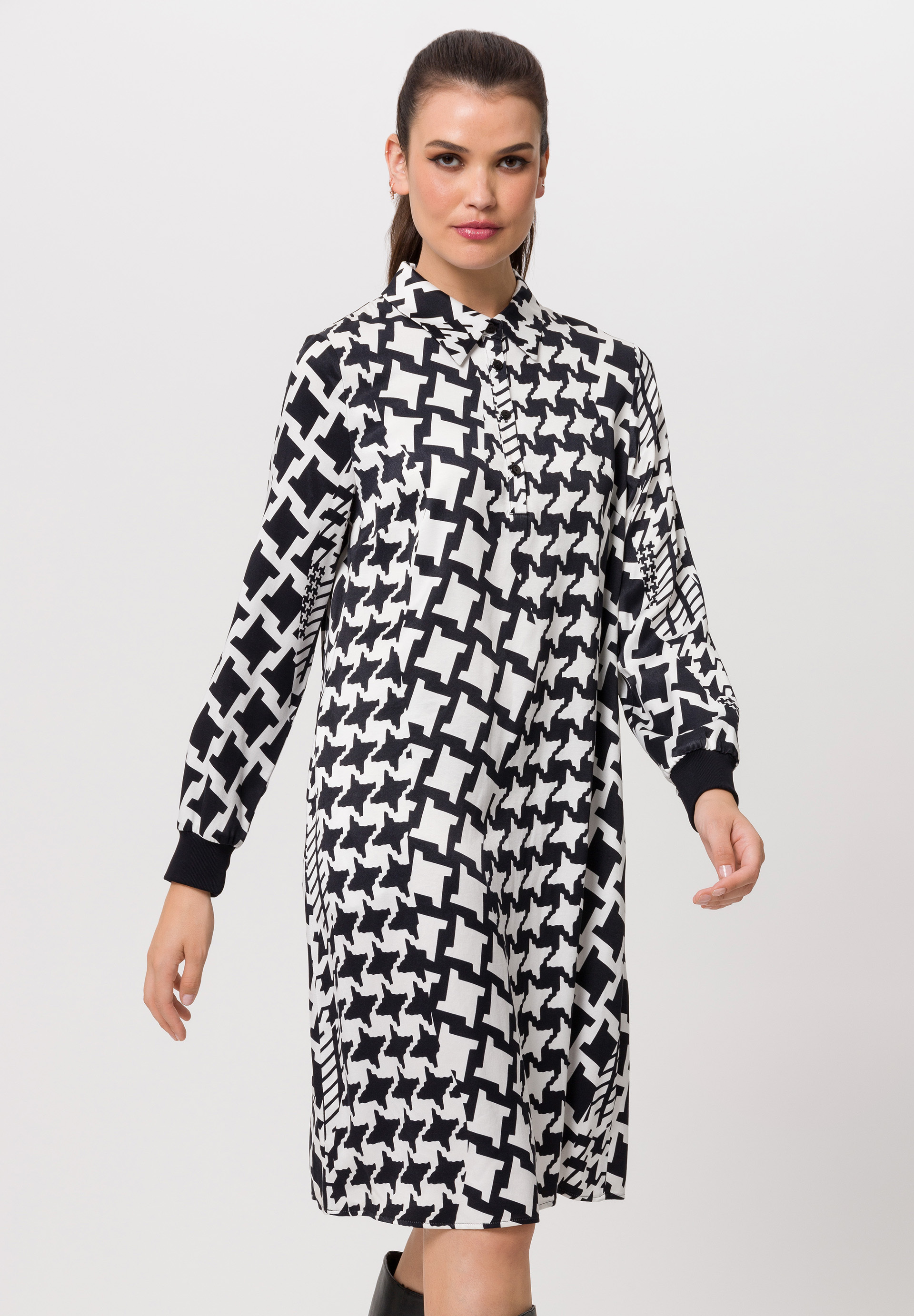 Dress with allover pattern - Product Image 1