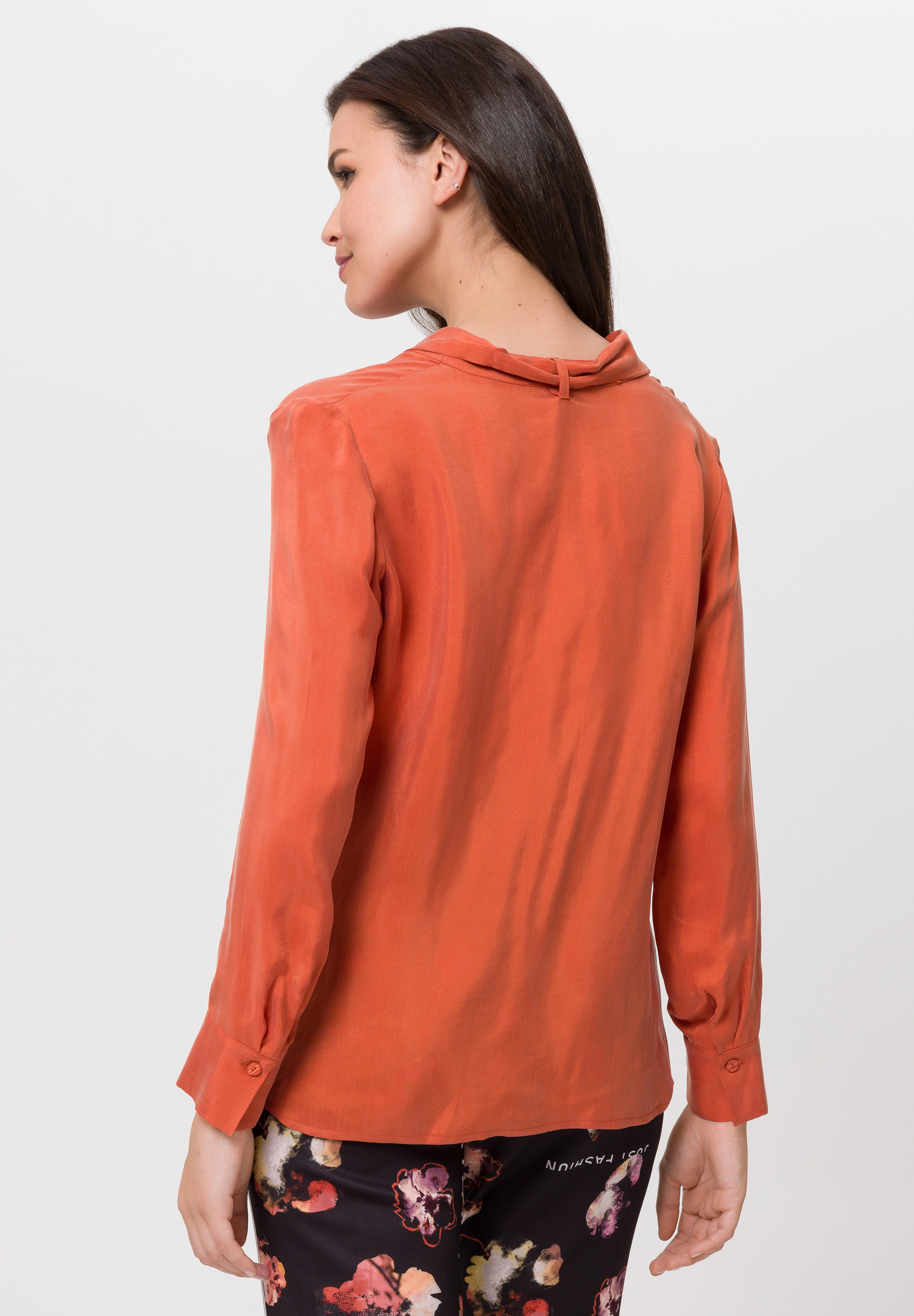 Bluse mit Schluppe - Bild 2 Bluse mit Schluppe - Bild 2