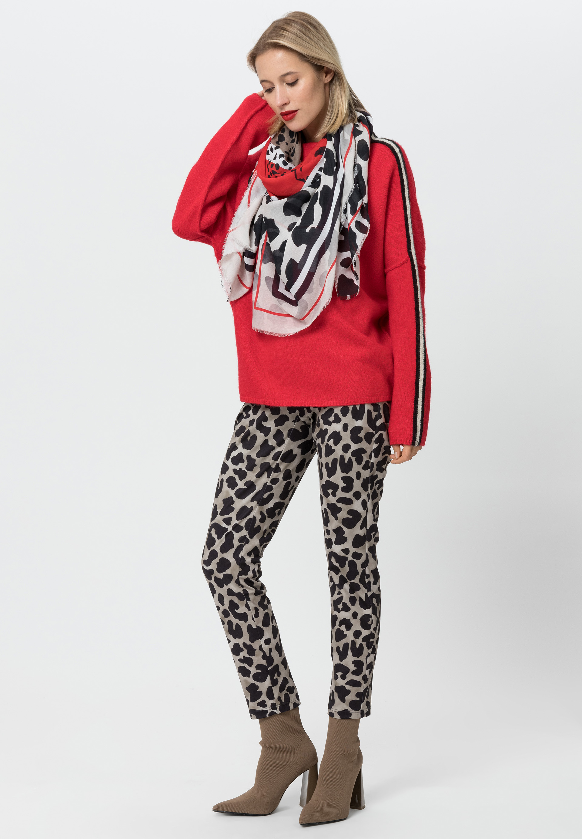 Knitted jumper with contrasting stripes along the sleeves - Product Image 2