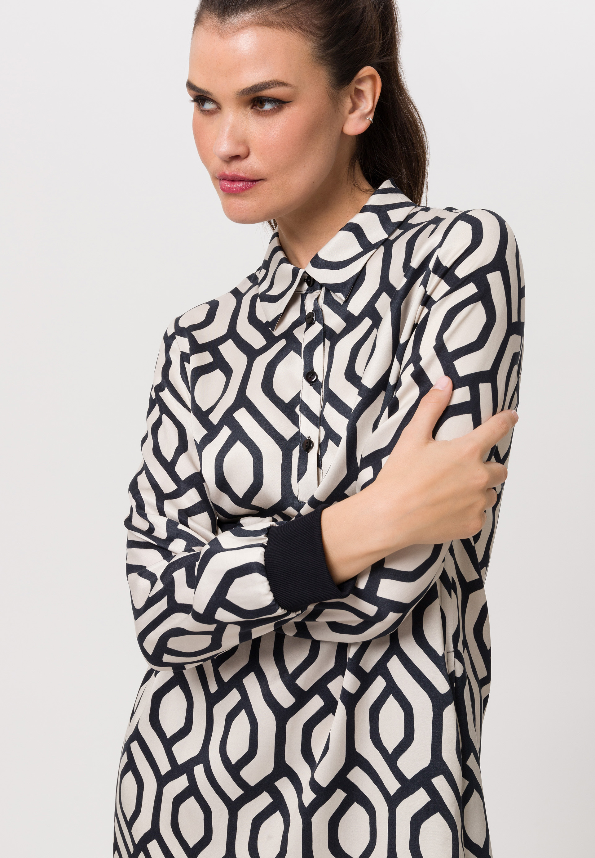 Kleid mit Rippbündchen an den Ärmeln - Bild 4