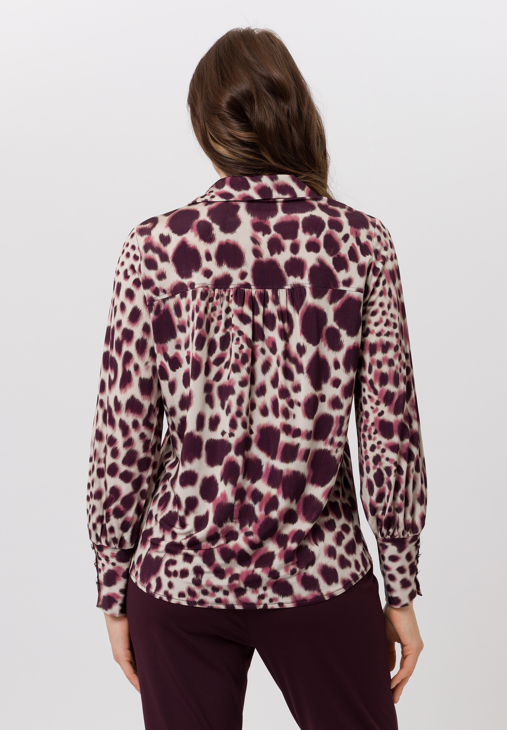 Blouse With statement print - Bild 2 Bluse, Langarm, Mantel, Person, Frau, Bluse, Langarm, Mantel, Person, Frau, Bluse, Langarm, Mantel, Person, Frau
