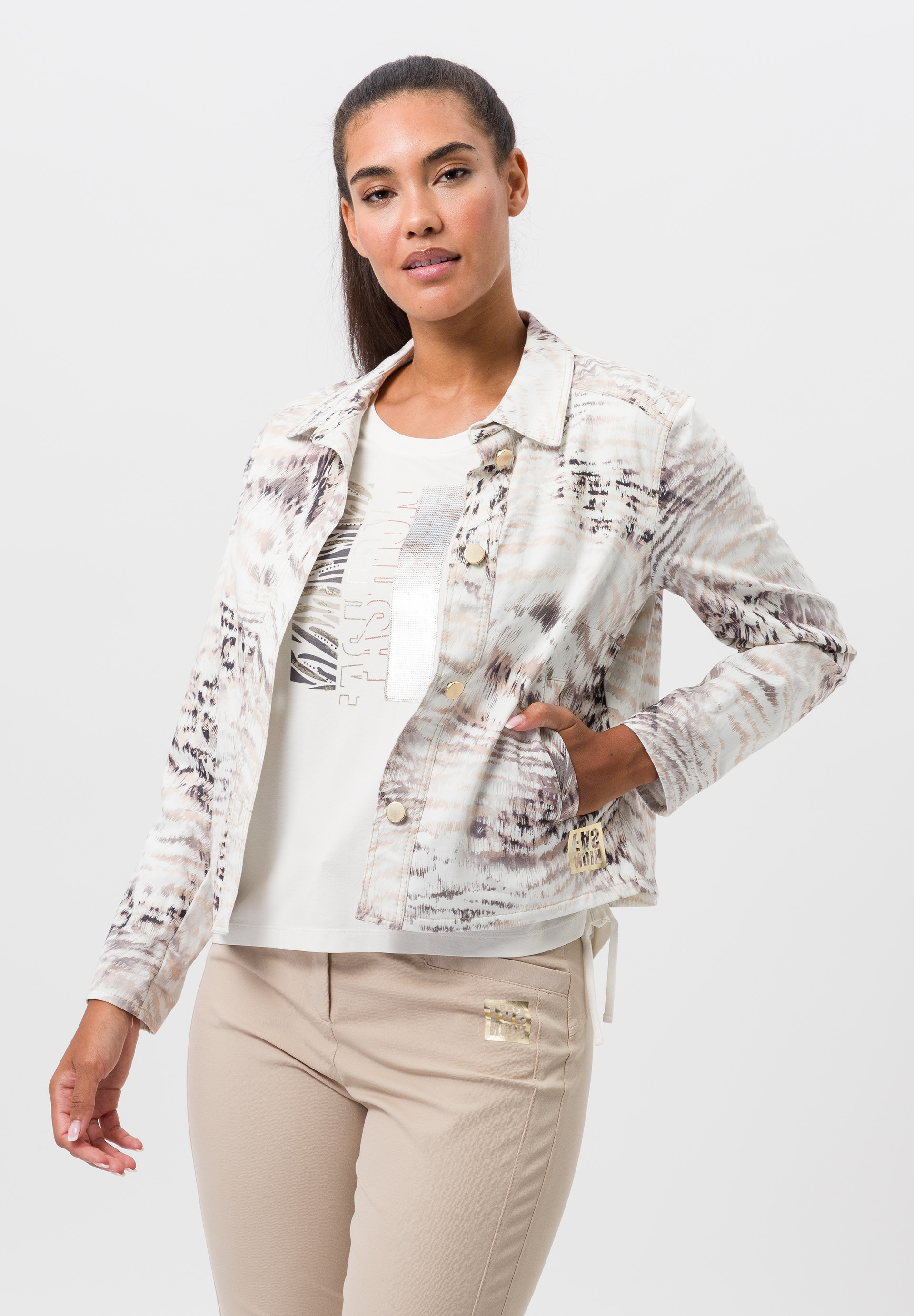 Leichtjacke mit dekorativen Metallknöpfen - Bild 1 Leichtjacke mit dekorativen Metallknöpfen - Bild 1