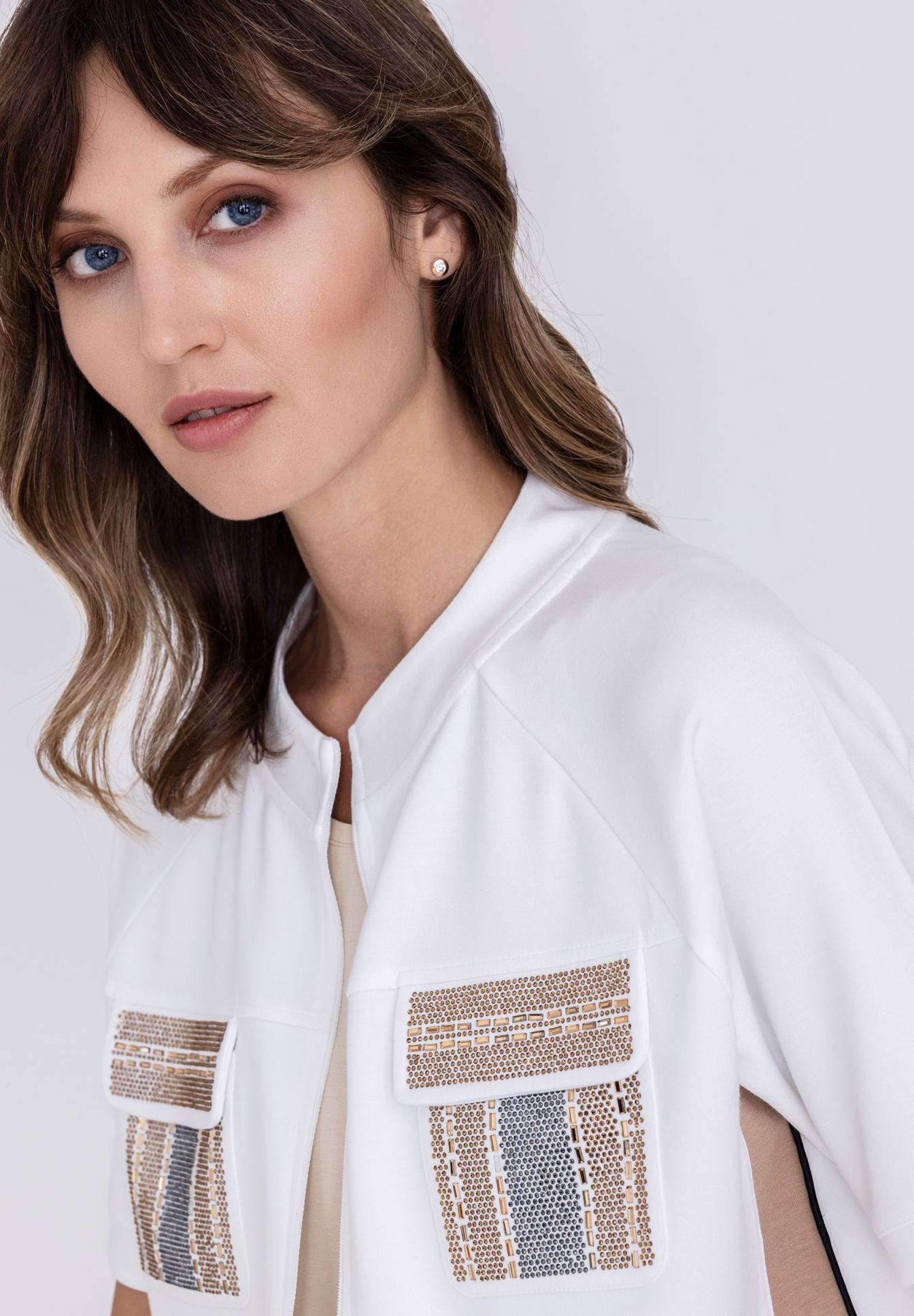 jacke, weiße jacke, pailletten taschen, fronttaschen, stilmerkmale