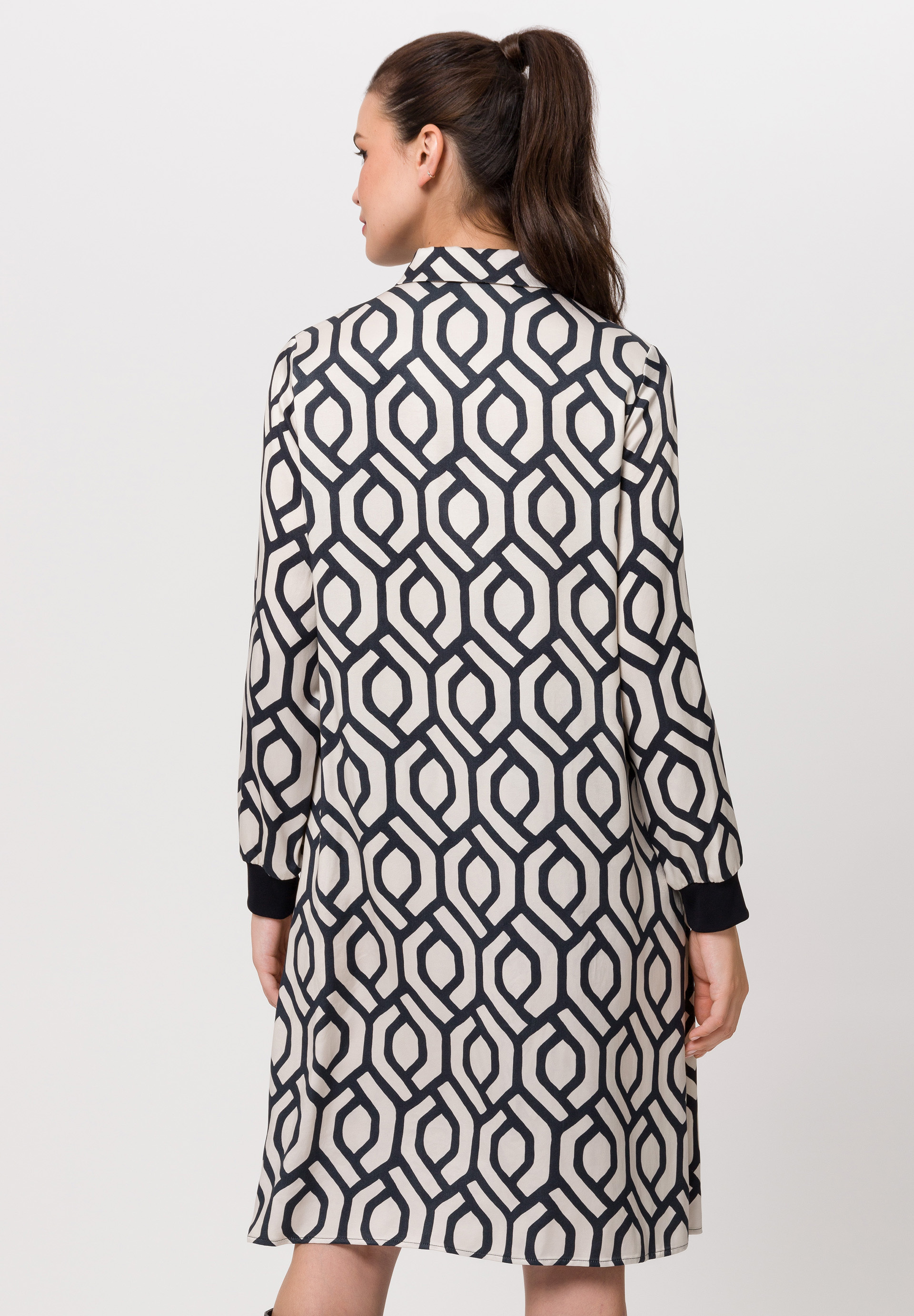 Kleid mit Rippbündchen an den Ärmeln - Bild 2