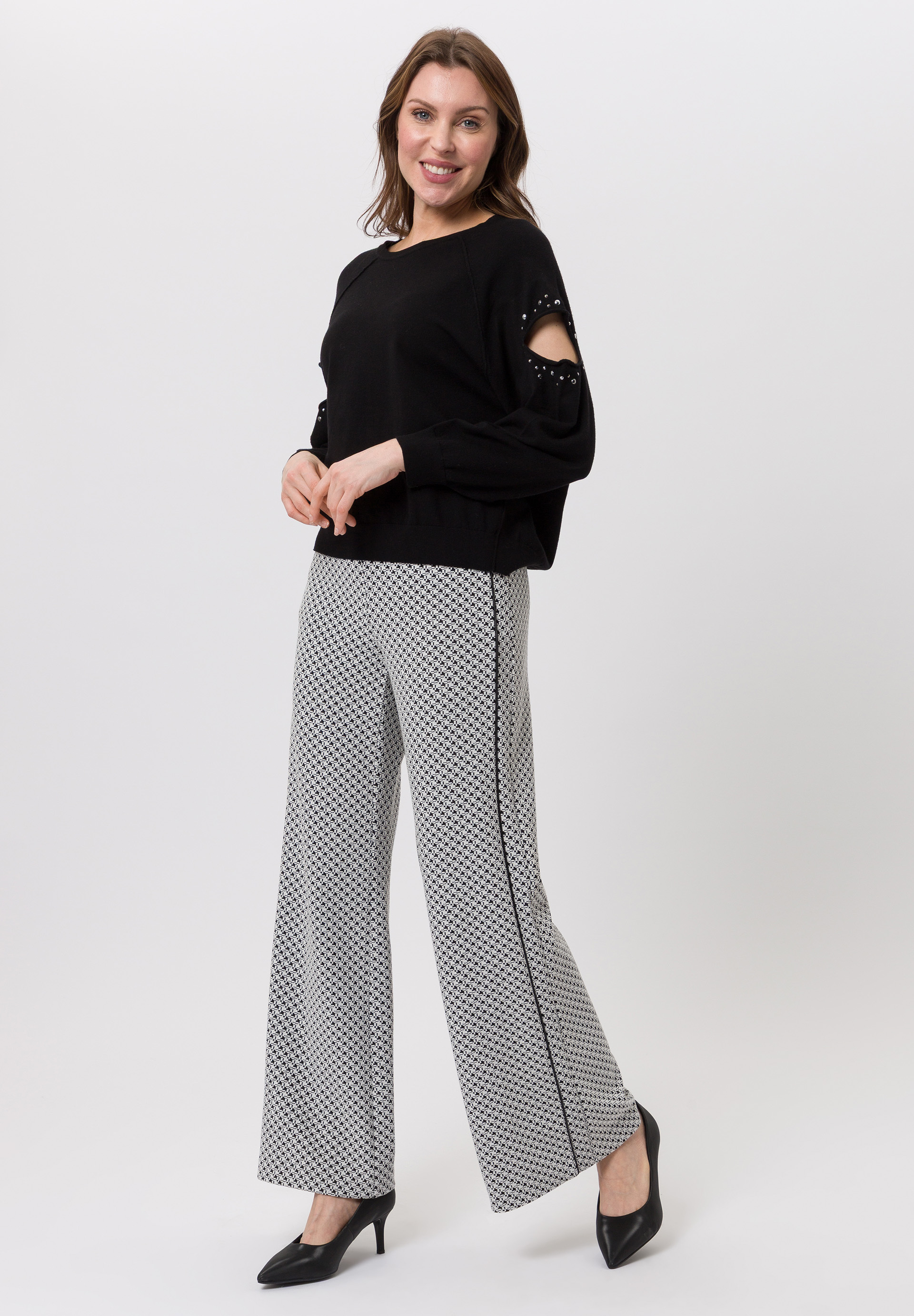 Trousers With textured pattern Trousers With textured pattern - Product Image 2