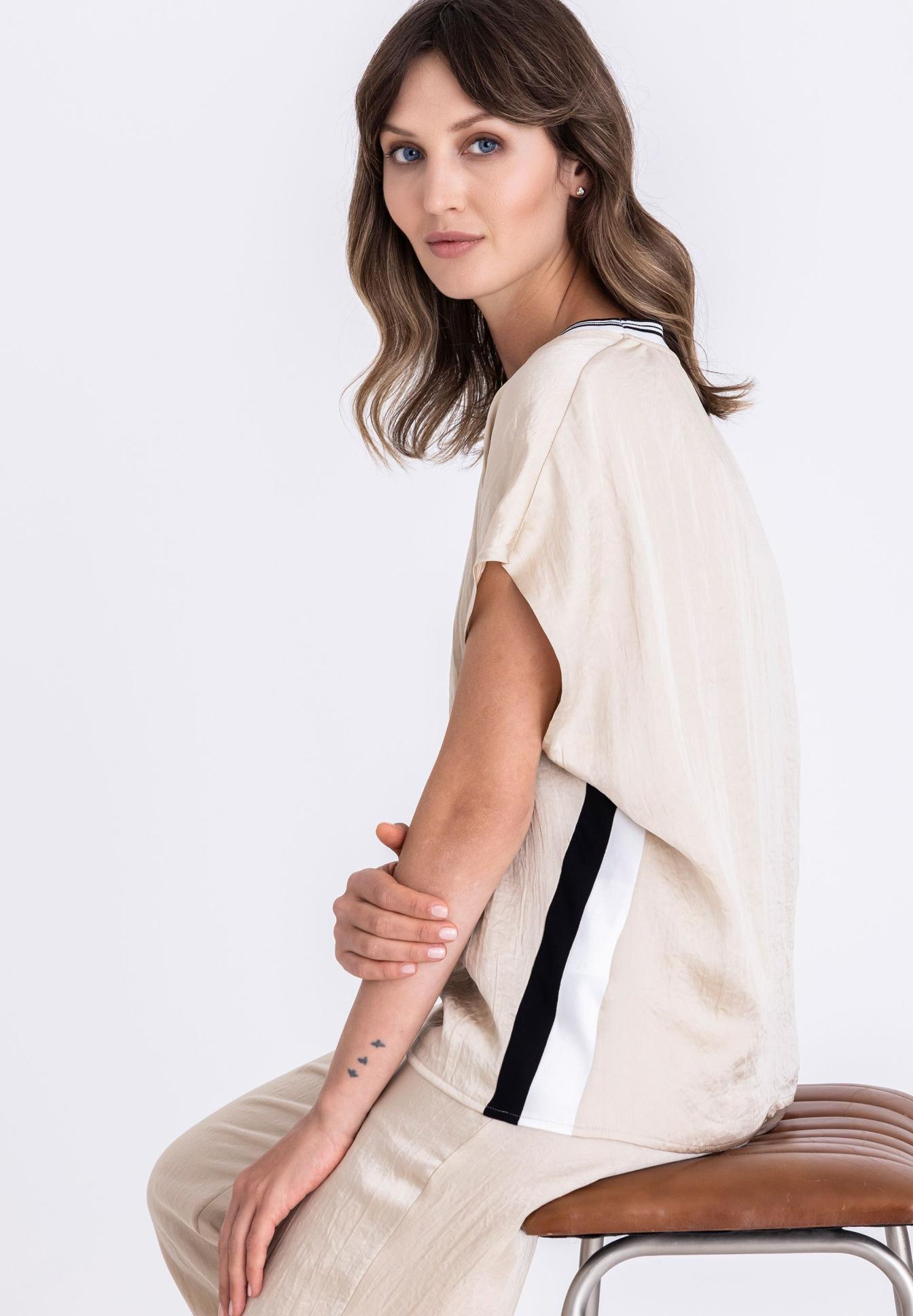 Beige Oberteil, Lockere Passform, Smalle Ärmel, Seitliche Streifen, Beige Hose