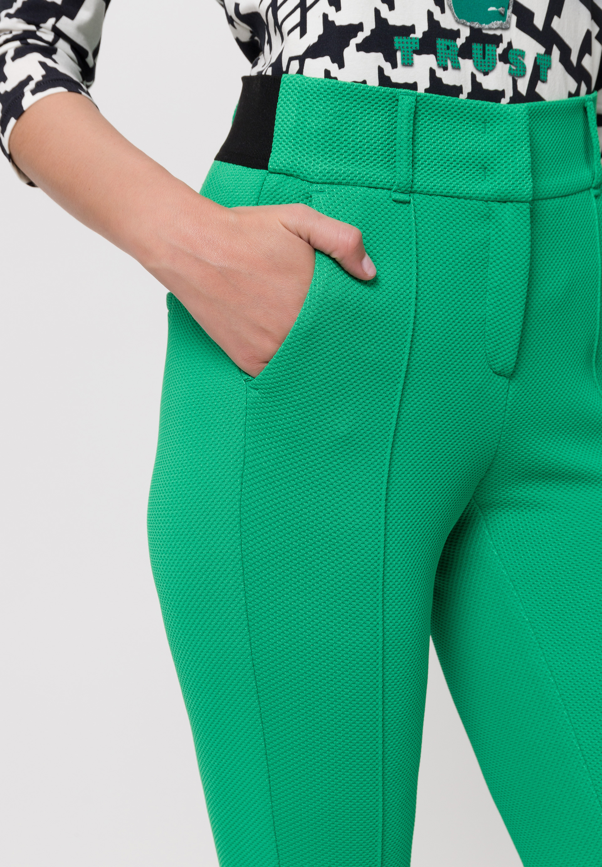 Hose mit abgesetztem Gummizugbund - Bild 4 Hose mit abgesetztem Gummizugbund - Bild 4