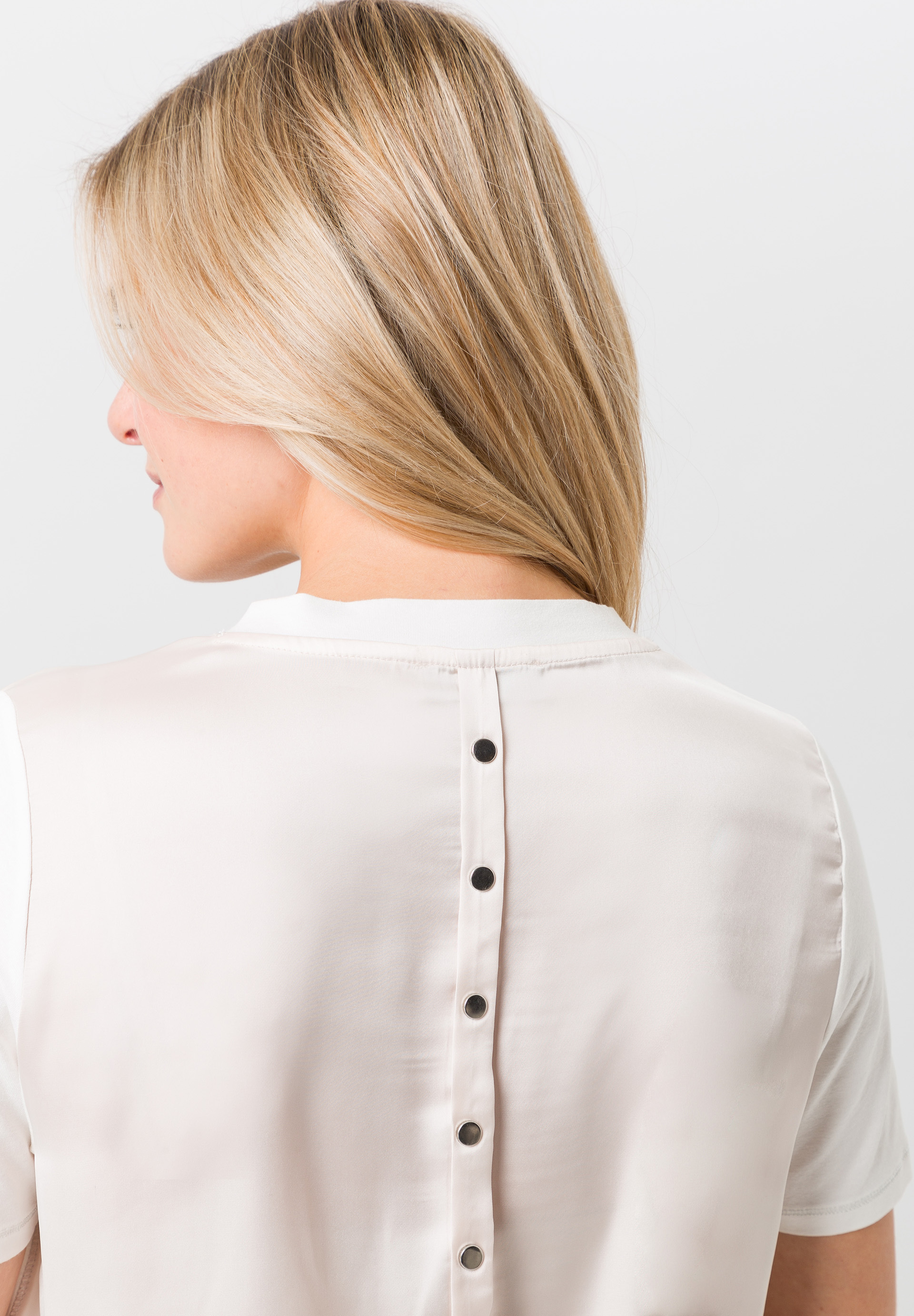 Shirt mit Rückenknopfleiste - Bild 4 Shirt mit Rückenknopfleiste - Bild 4