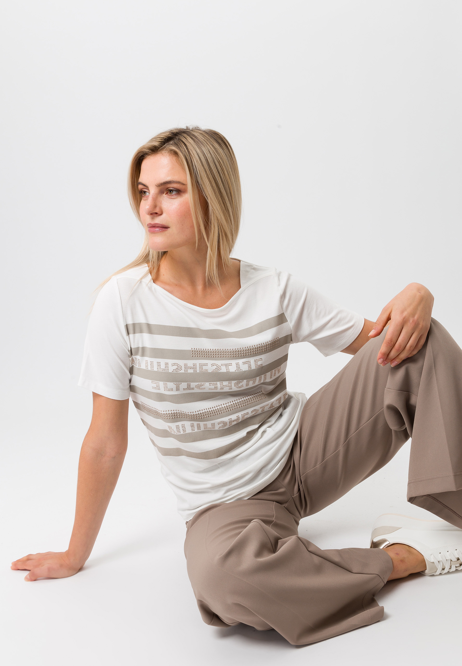 Kurzarmshirt mit schimmerndem Print - Bild 4