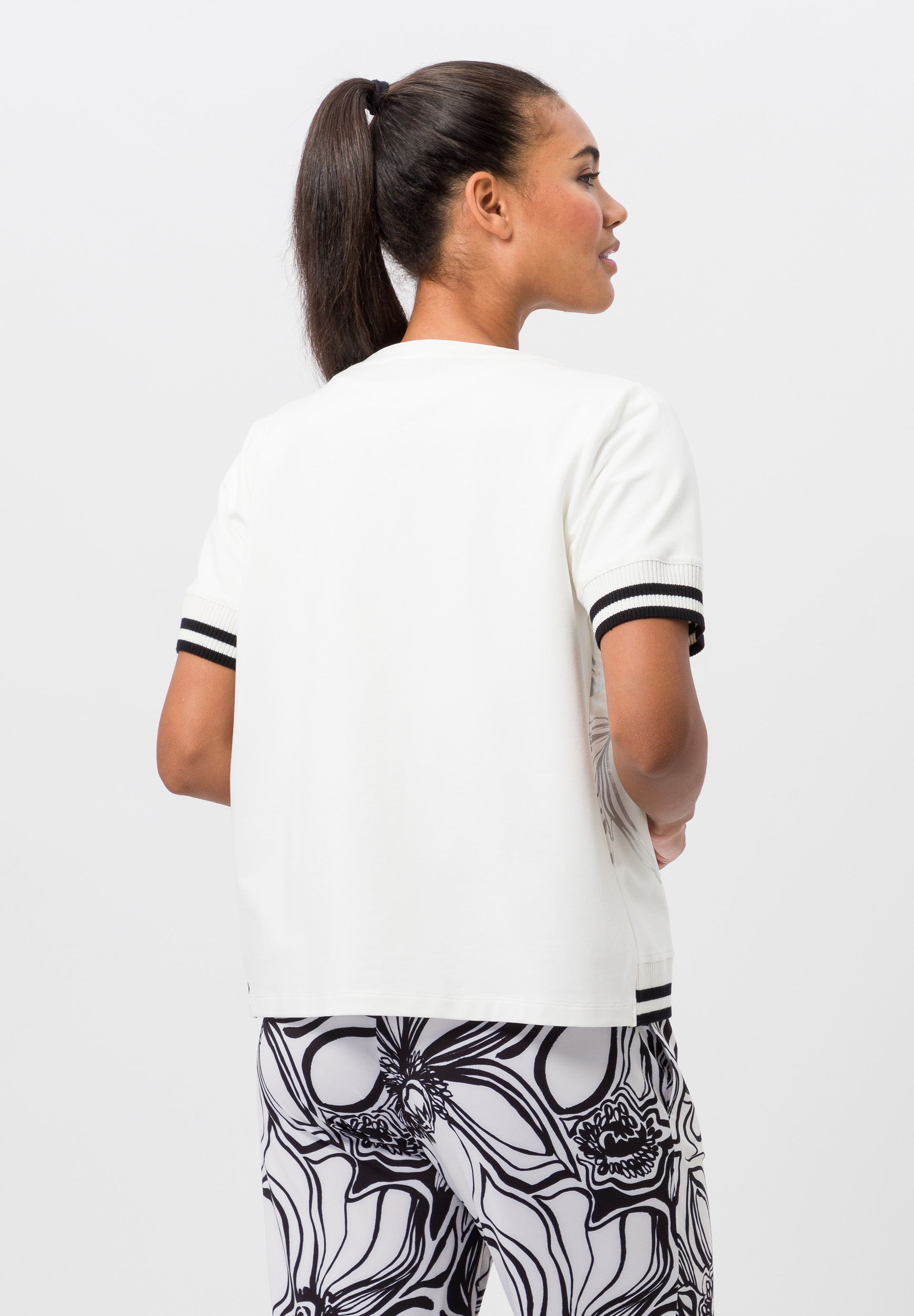 Leichtjacke mit floralem Print-Motiv in Metallic-Optik - Bild 2