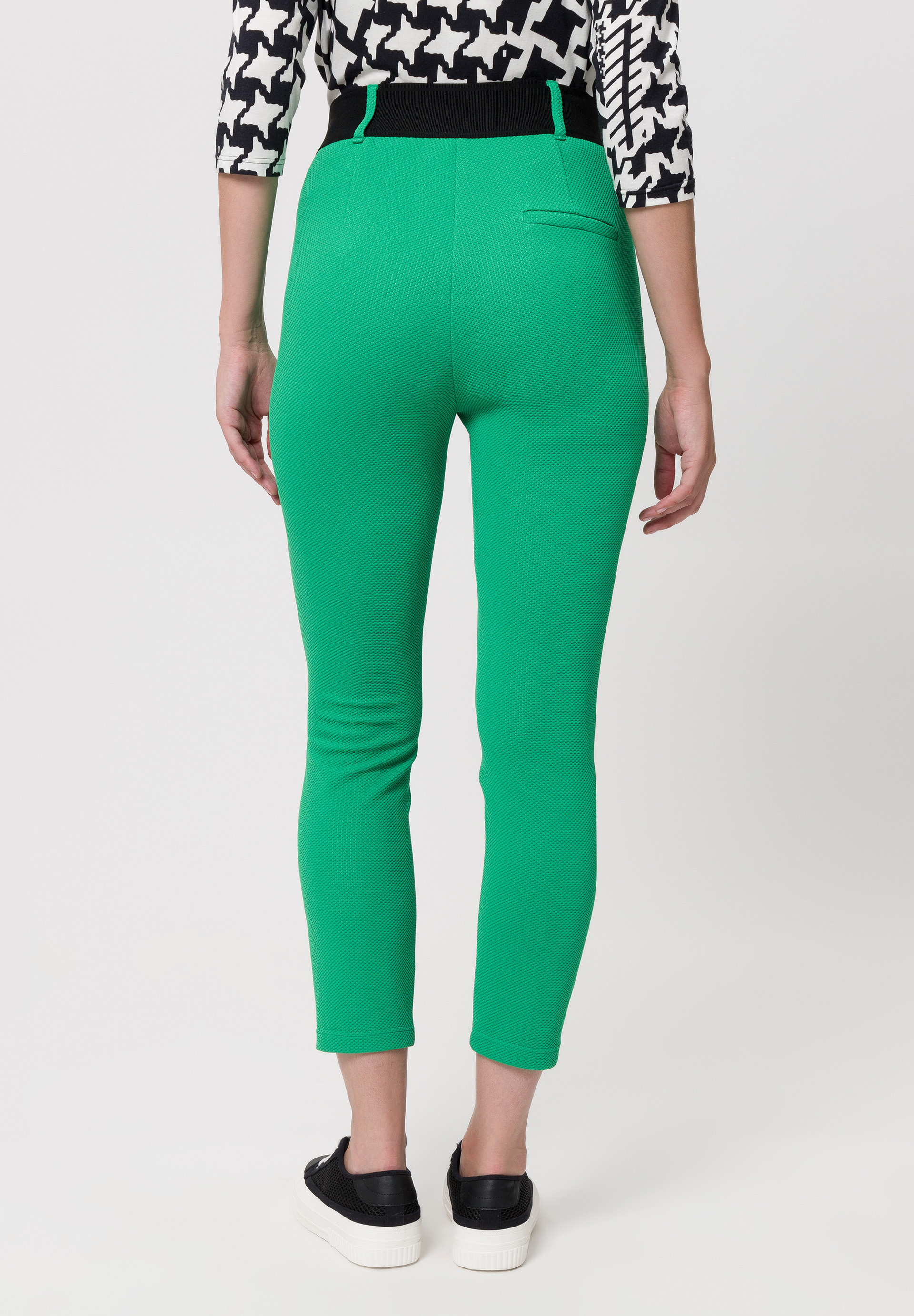 Hose mit abgesetztem Gummizugbund - Bild 2 Hose mit abgesetztem Gummizugbund - Bild 2