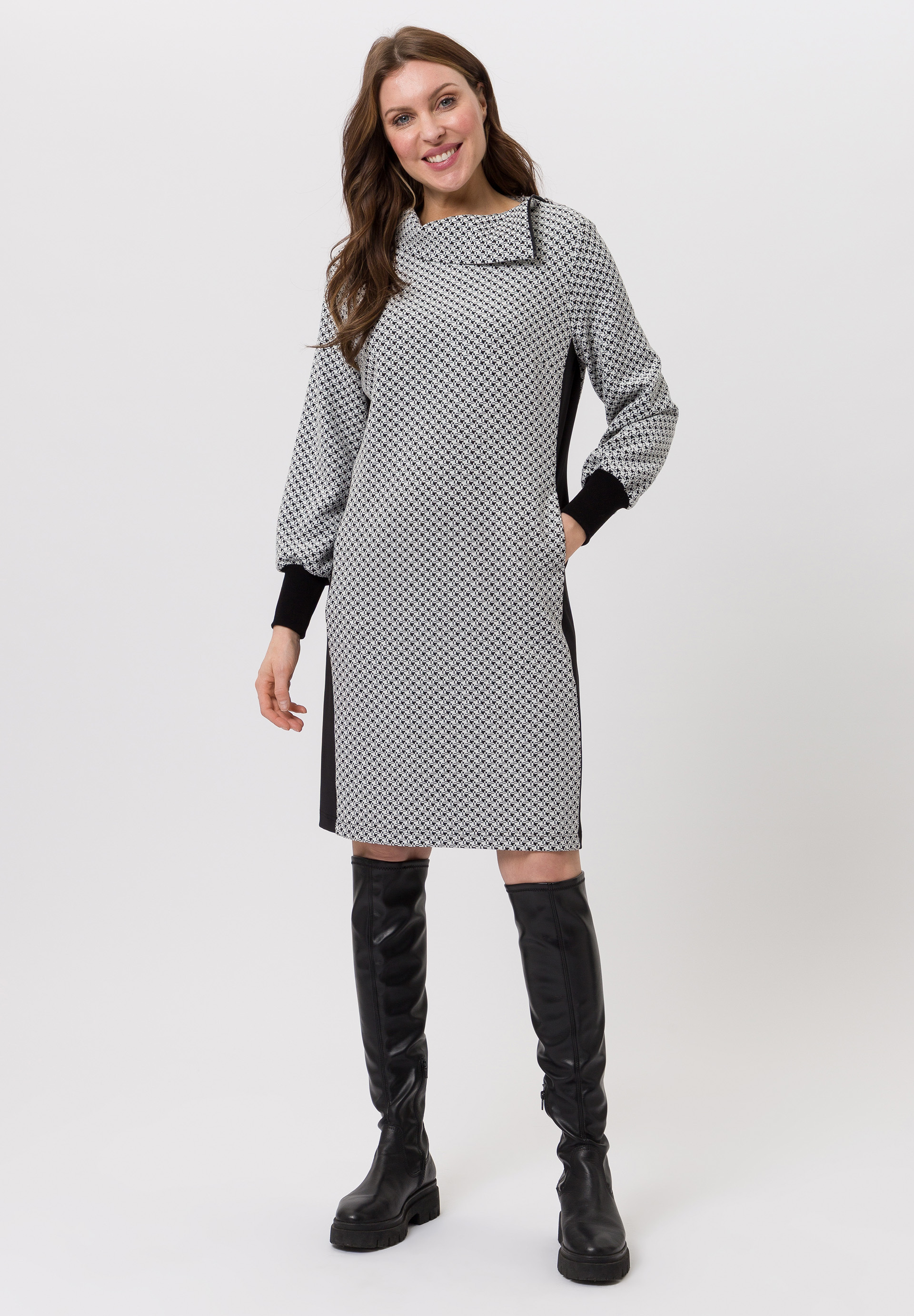 Kleid mit Grafik-Strickmuster - Bild 3 Langarm, Mantel, Kleid, Person, Schuh, Langarm, Mantel, Kleid, Person, Schuh, Langarm, Mantel, Kleid, Person, Schuh, Langarm, Mantel, Kleid, Person, Schuh