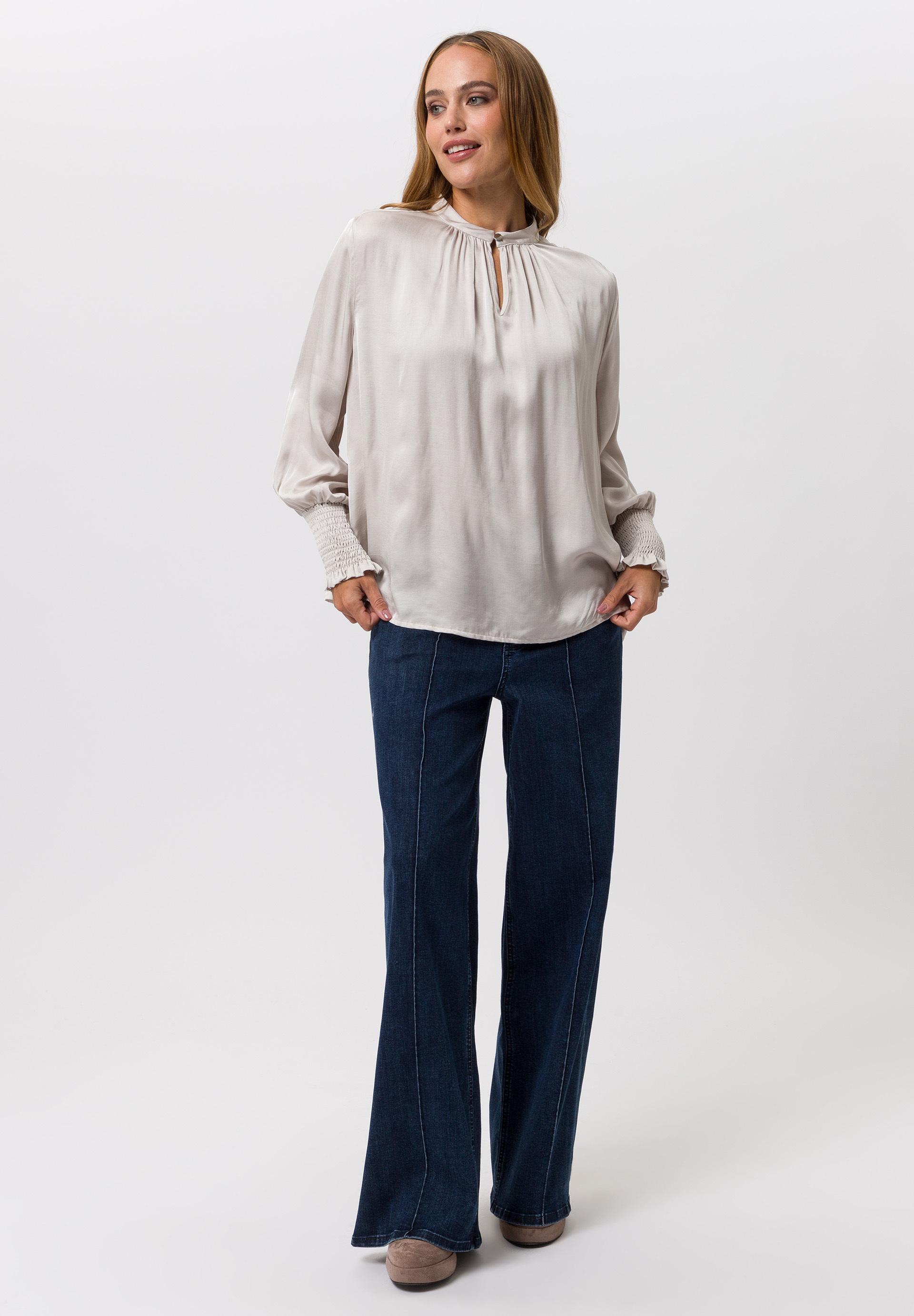 Bluse mit gesmokten Abschlüssen - Bild 3 Bluse, Hosen, Erwachsener, Person, Frau, Bluse, Hosen, Erwachsener, Person, Frau, Bluse, Hosen, Erwachsener, Person, Frau, Bluse, Hosen, Erwachsener, Person, Frau