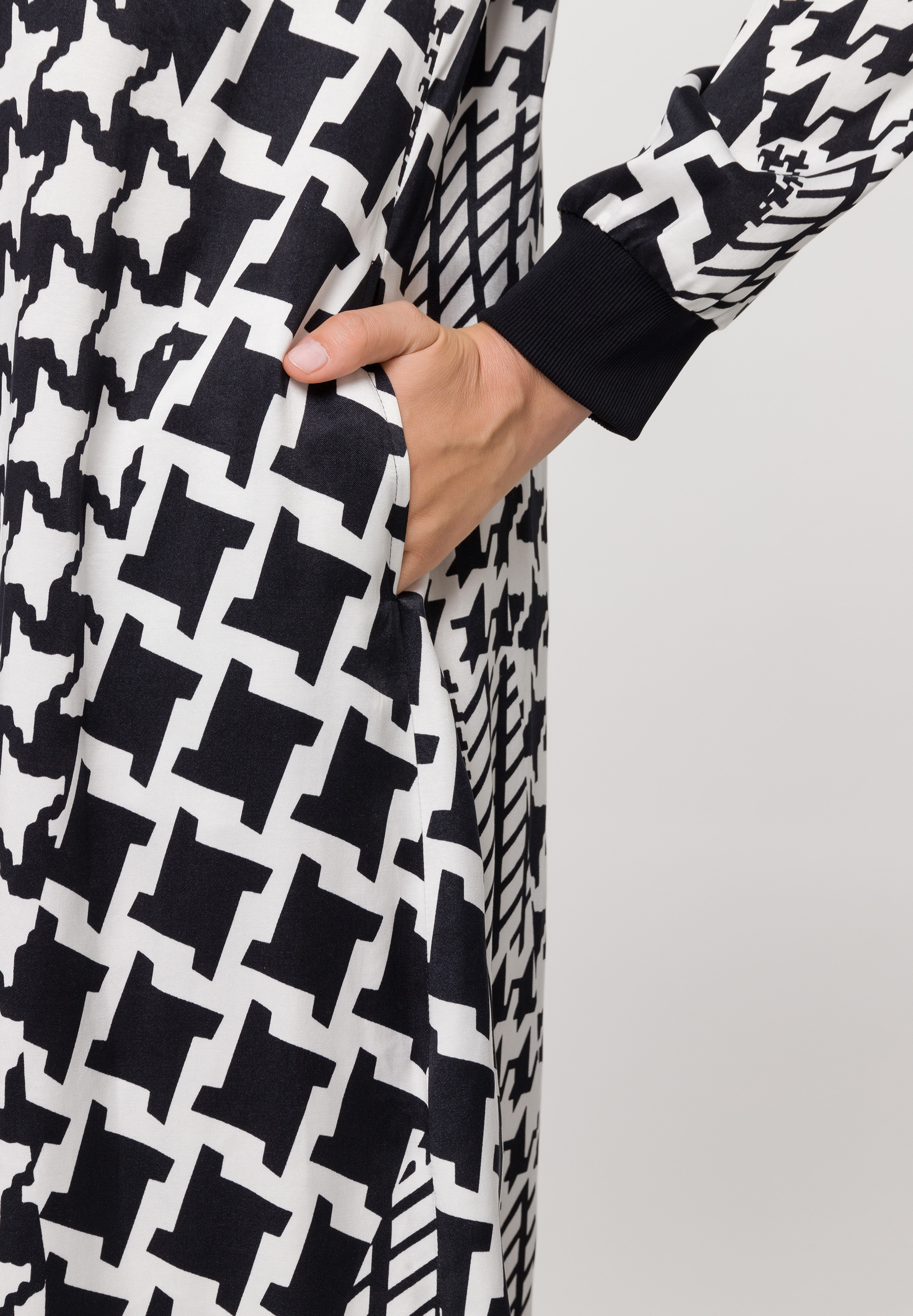 Dress with allover pattern - Bild 4