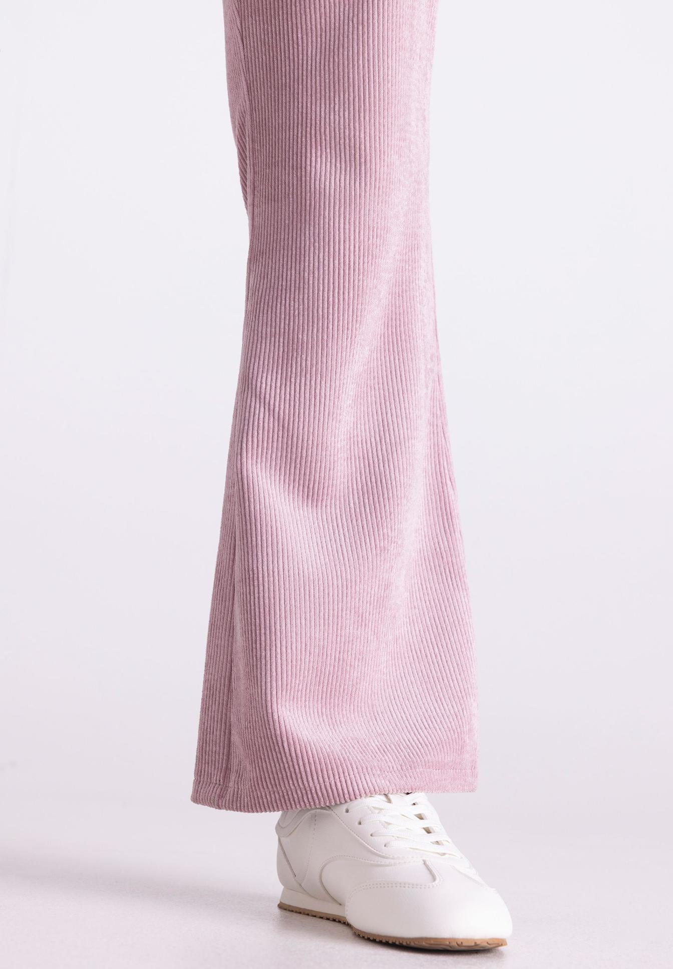 corduroy, pants, flared, pink, shoe-ankle, Corduroy, Hose, Lavendel, Weitbein, weiße Sneaker, corduroy, hosen, pink, ausgestellter-schnitt, weiße-sneaker