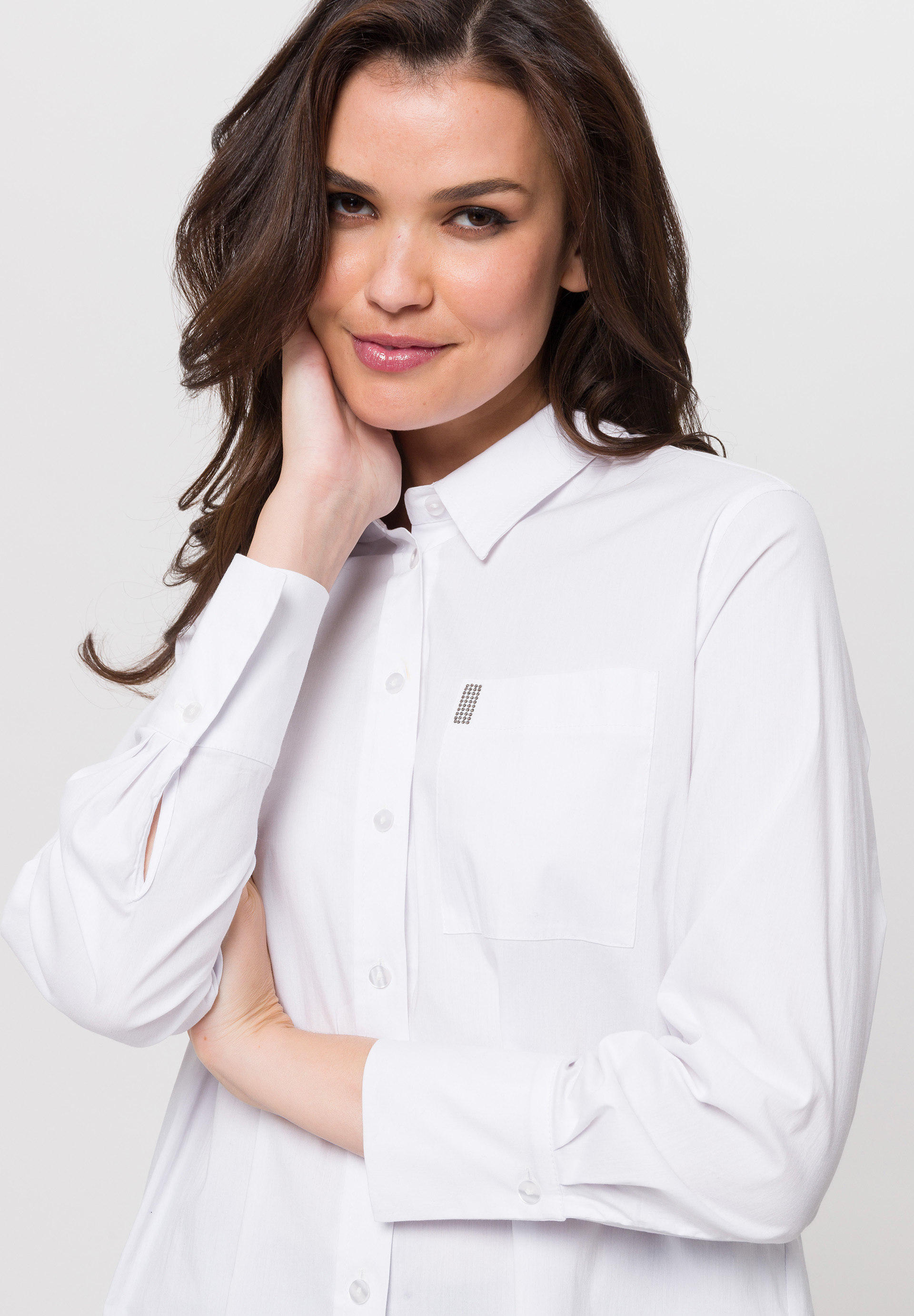 Bluse mit Liegefalten-Gruppe und Glitzernieten - Bild 4 Bluse mit Liegefalten-Gruppe und Glitzernieten - Bild 4