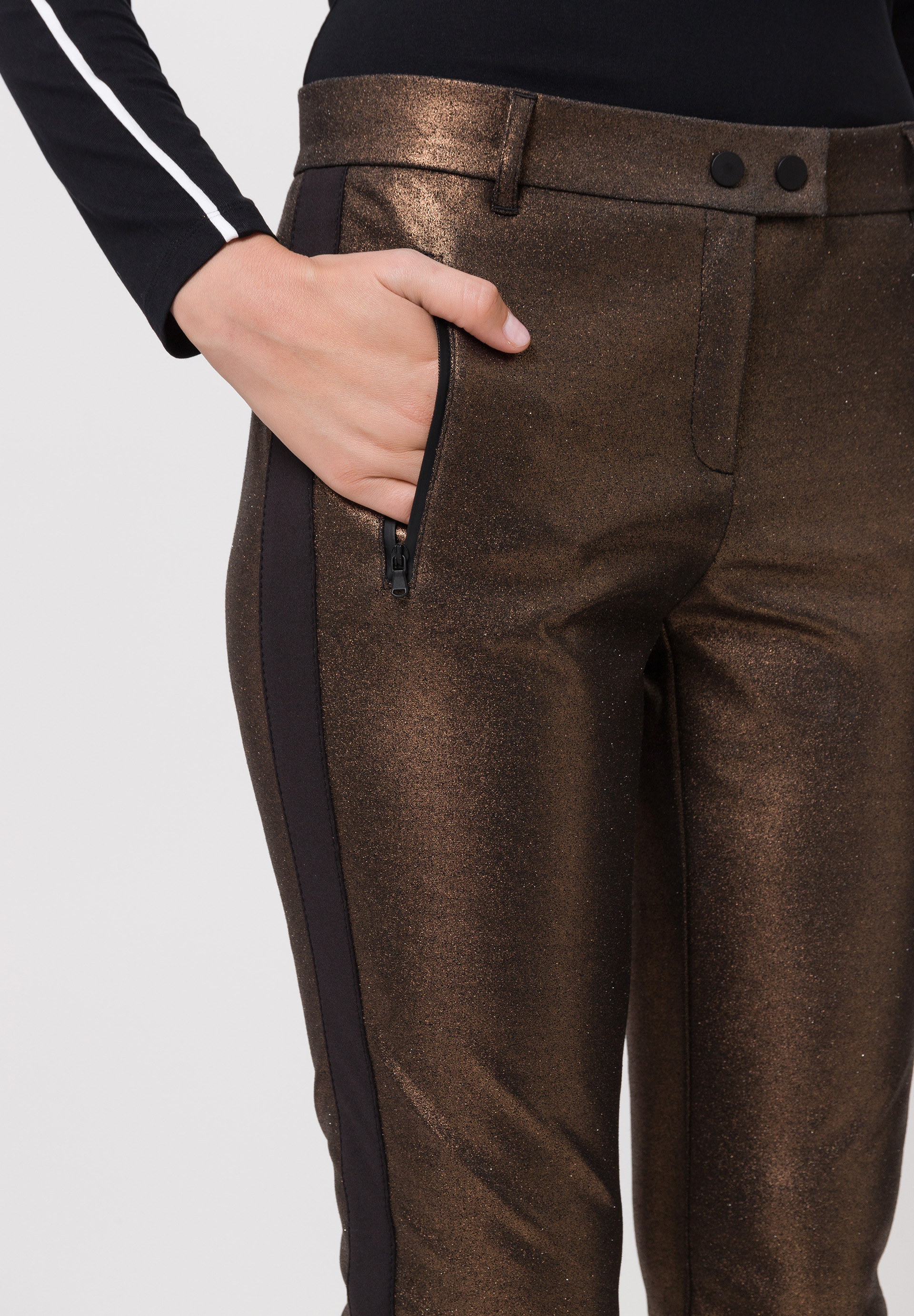 Trousers in metallic look with zip - Bild 4 Trousers in metallic look with zip - Bild 4