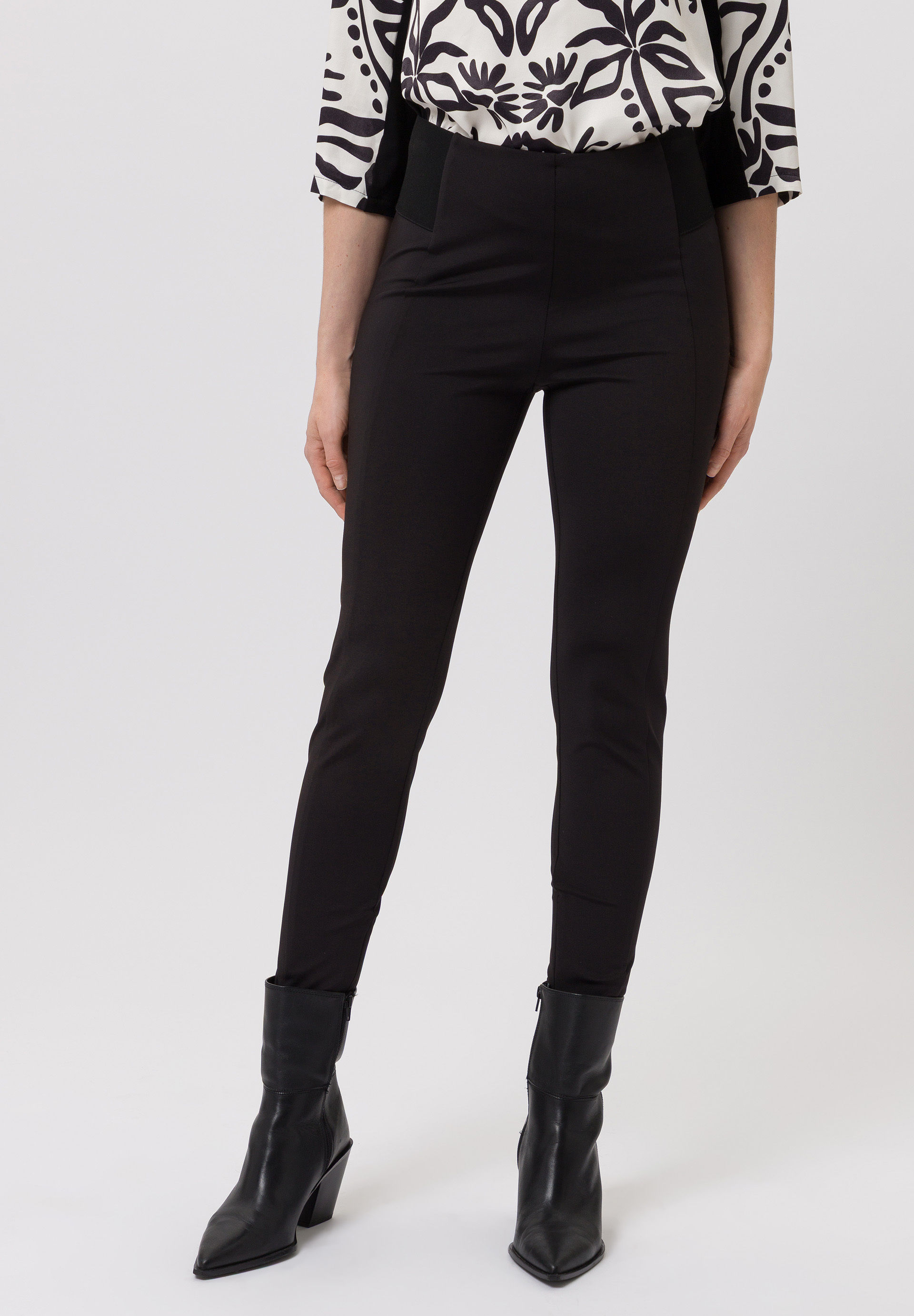 Trousers With zip details Bekleidung, Hosen, Person, Schuhe, Schuh, Bekleidung, Hosen, Person, Schuhe, Schuh, Bekleidung, Hosen, Person, Schuhe, Schuh, Bekleidung, Hosen, Person, Schuhe, Schuh, Bekleidung, Hosen, Person, Schuhe, Schuh, Bekleidung, Hosen, Person, Schuhe, Schuh