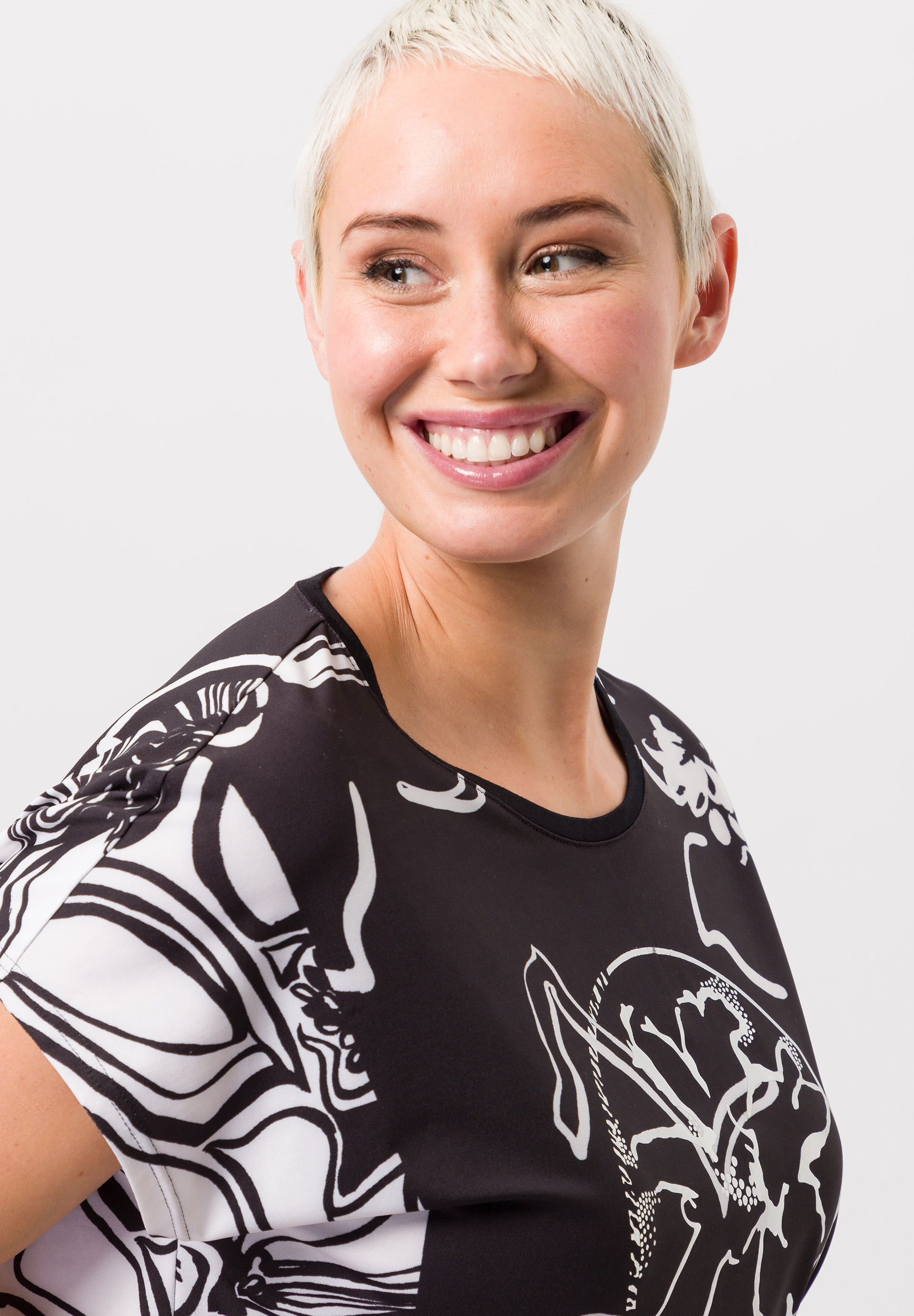 Shirt mit Alloverprint und Kimonoärmeln - Bild 4