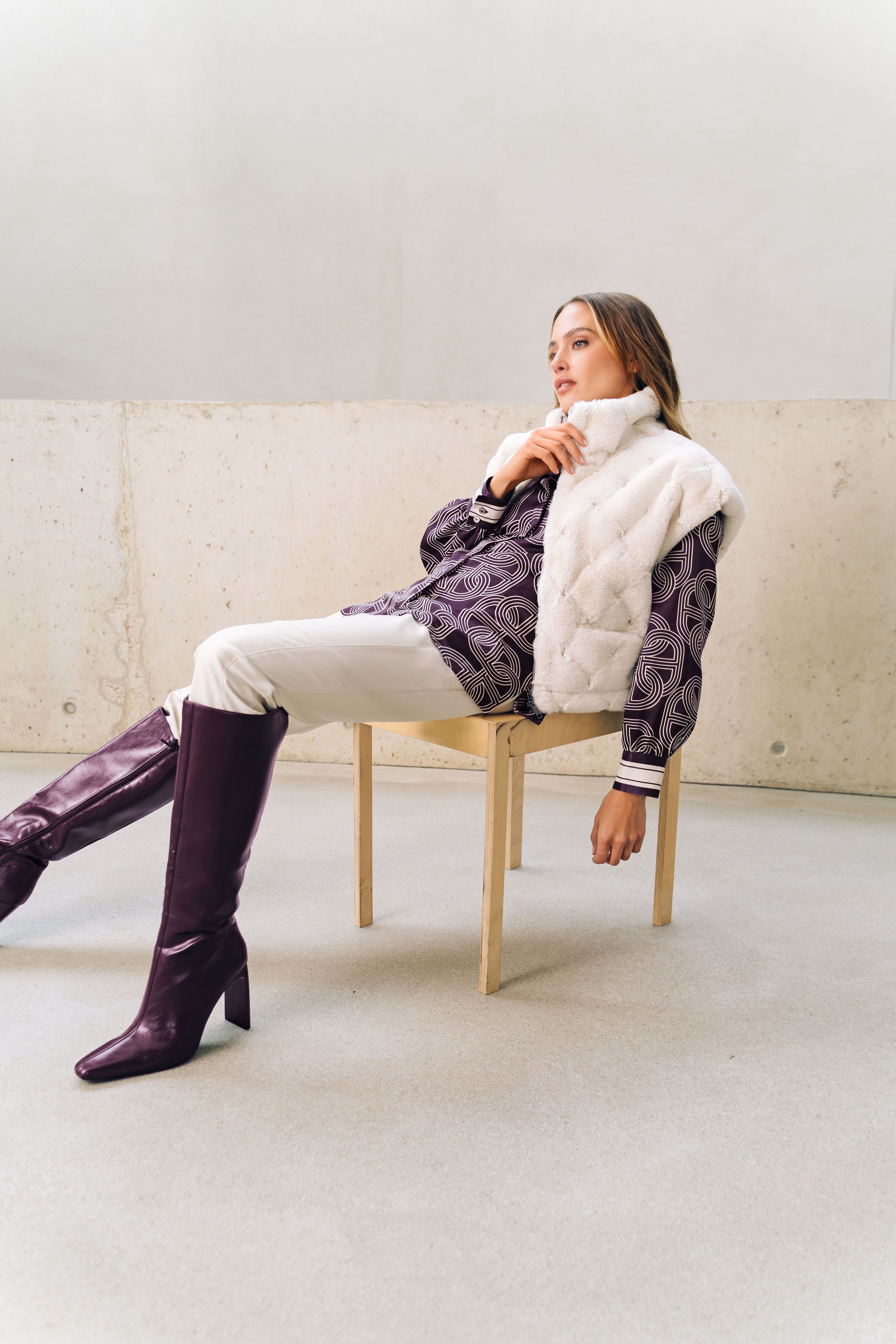 Person, Sitzen, Schuh, Erwachsener, Frau