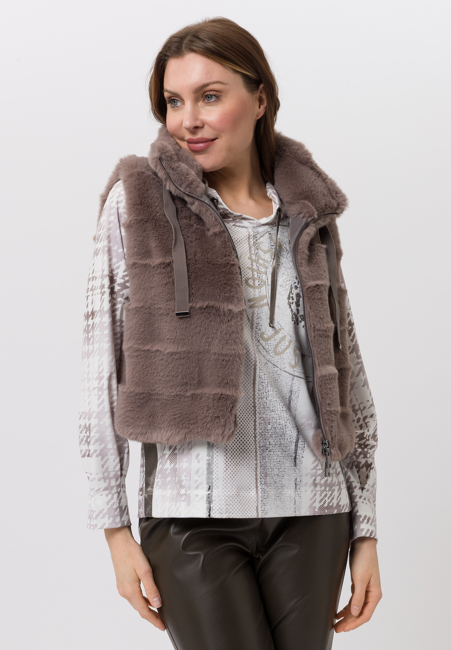 Mantel, Pullover, Erwachsener, Person, Frau, Mantel, Pullover, Erwachsener, Person, Frau, Mantel, Pullover, Erwachsener, Person, Frau