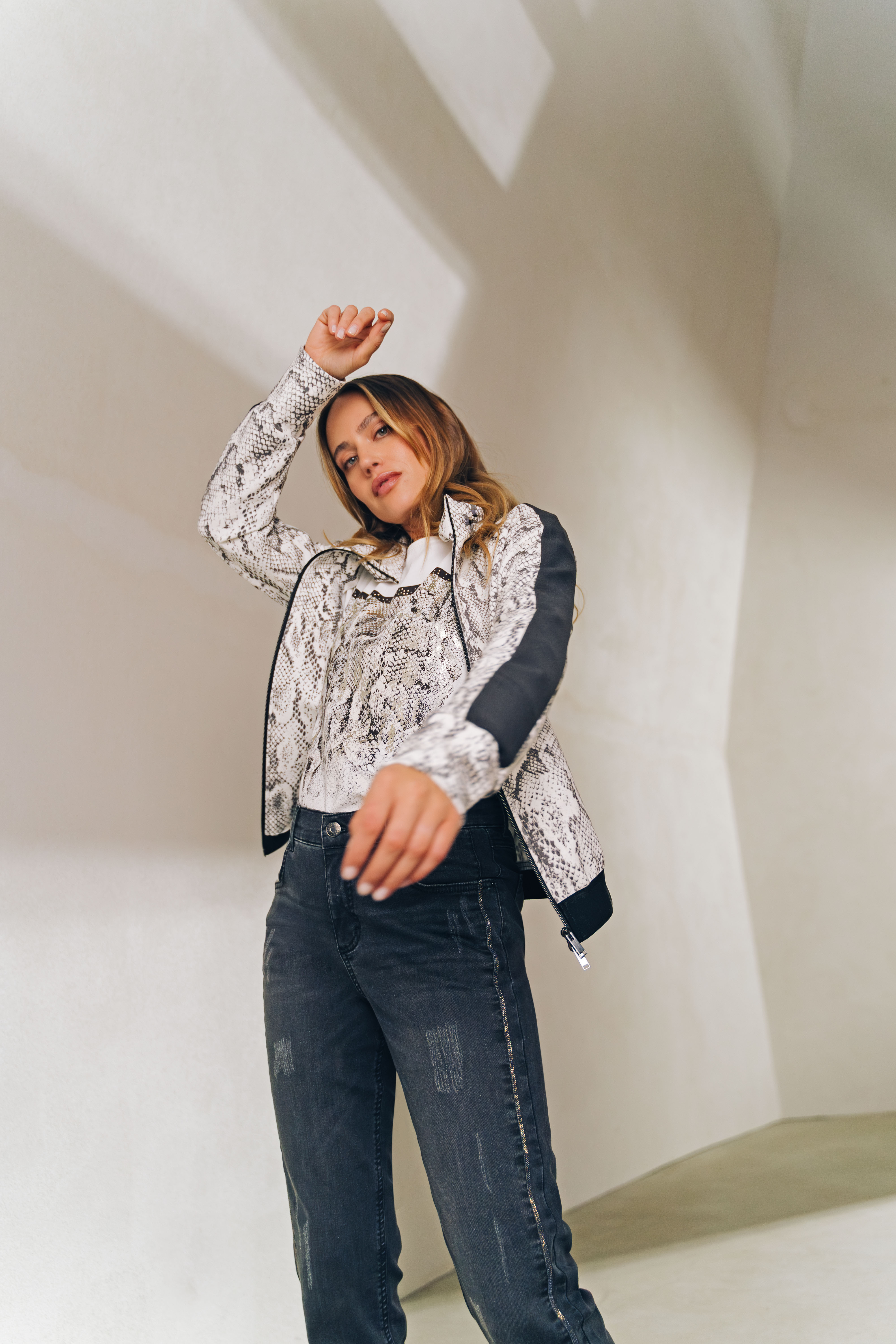 Hosen, Gesicht, Kopf, Person, Jeans