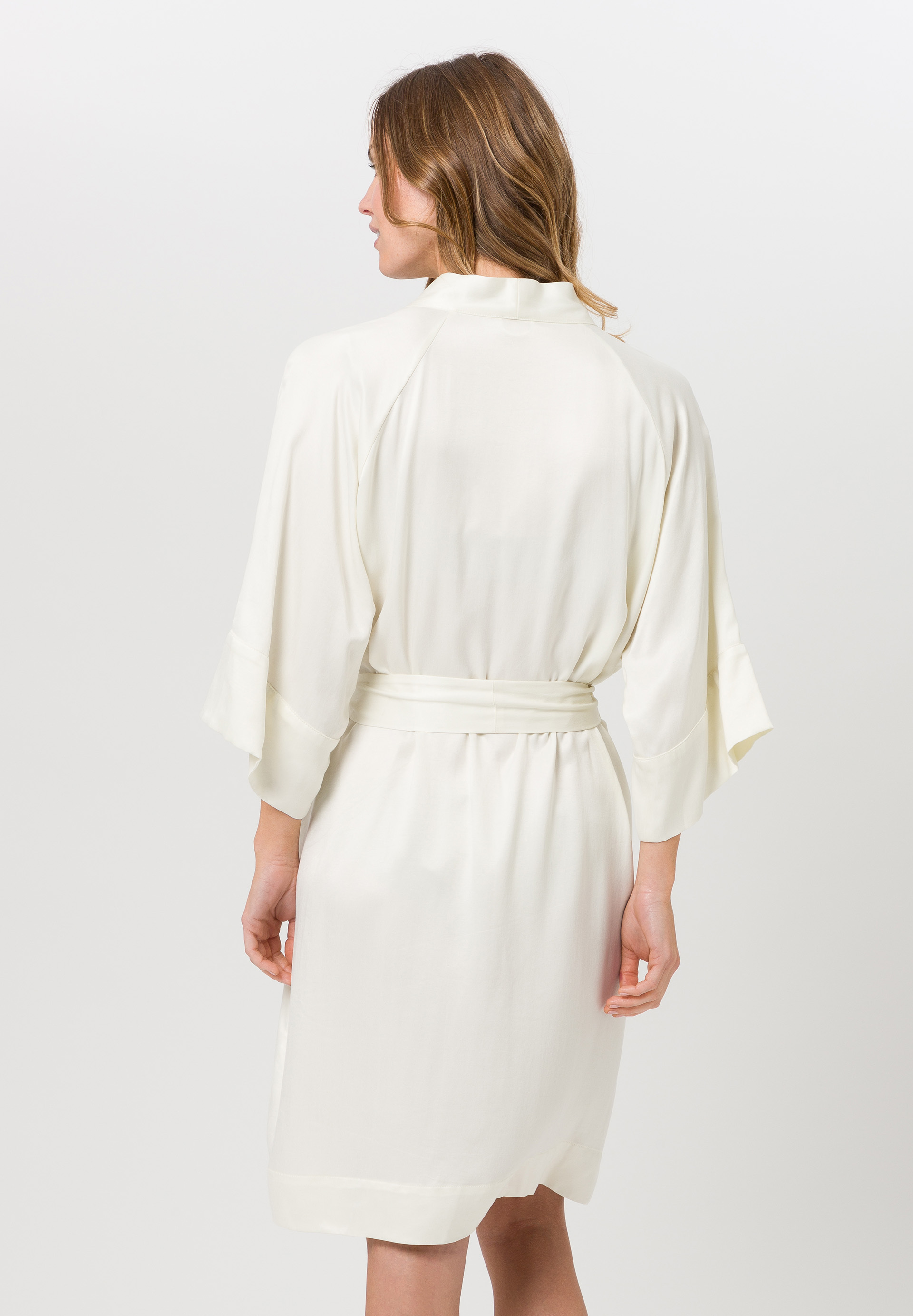 Kimono aus dem veganen Cupro - Bild 2 Kimono aus dem veganen Cupro - Bild 2