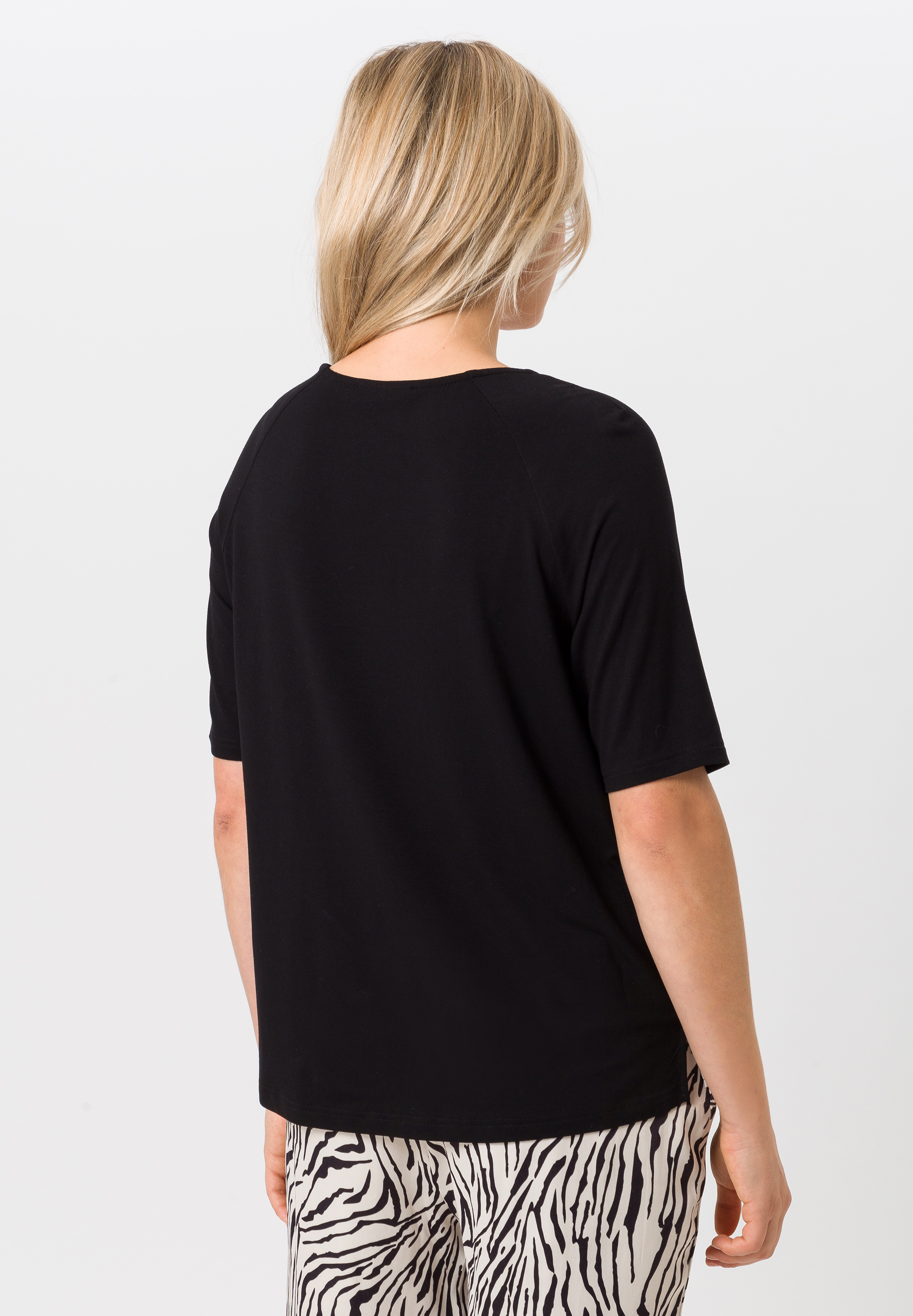 Kurzarmshirt mit modernem Print - Bild 2