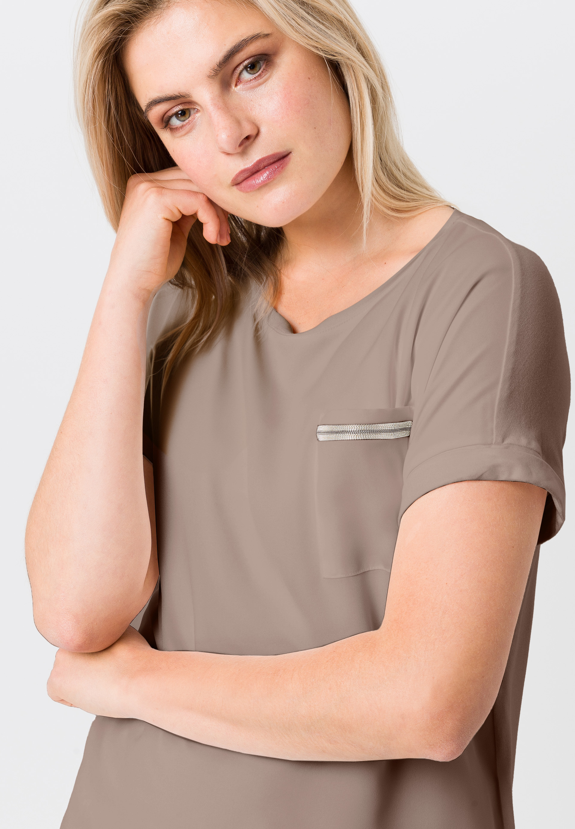 Kurzarmshirt mit dekorativem Detail - Bild 4