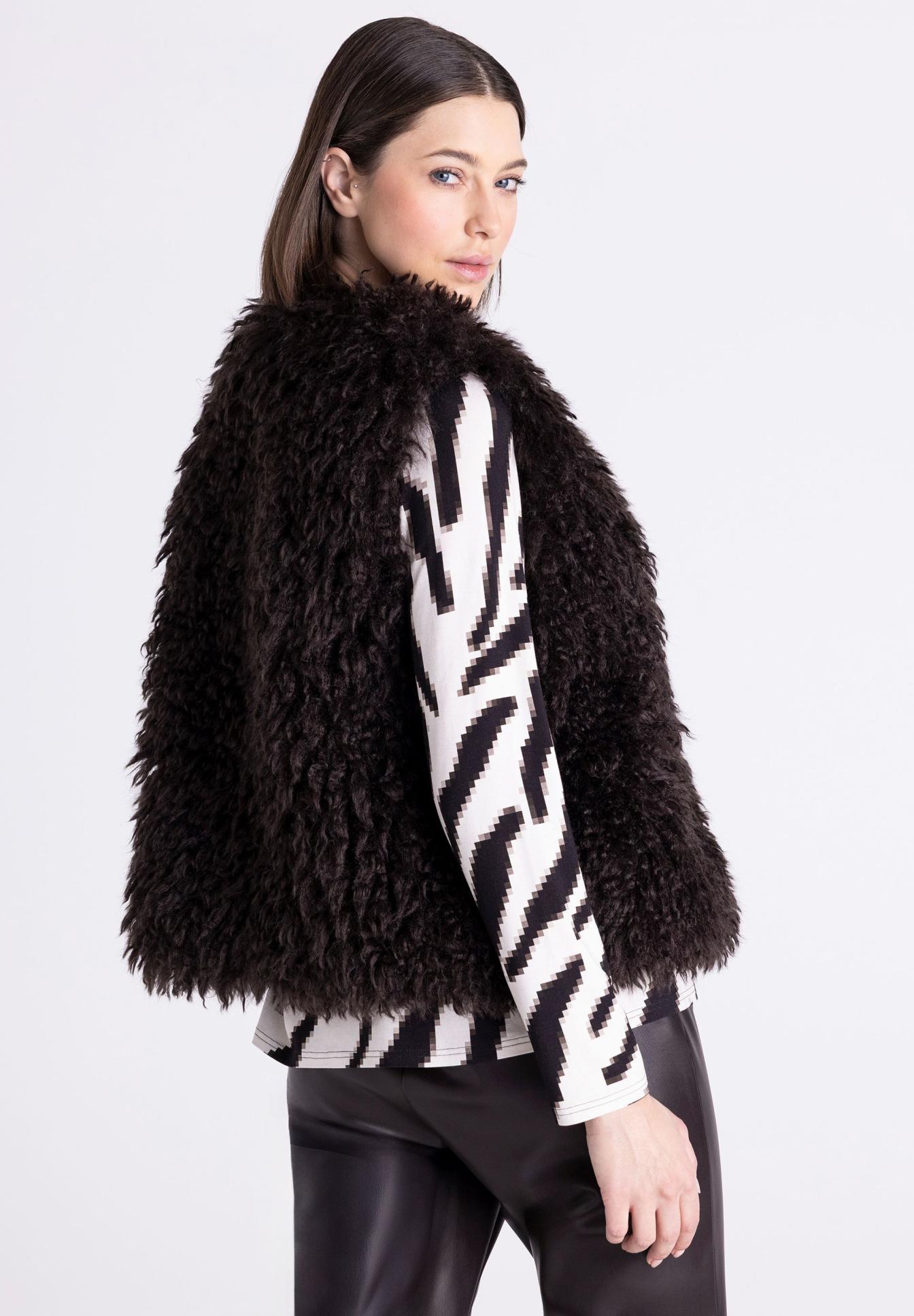 Mantel, Fellverkleidung, Schwarz, Oversize, Weste, Faux fur vest, Schwarz Fell, Textur-Top, Layering Piece, Damenweste, Fauxerfaser-Überwurf, Schwarzes Fell, Zottelige Textur, Lagenlook, Weste ohne Ärmel, Faux fur, Veste, Schwarz, Muster, Mantel-ähnlich