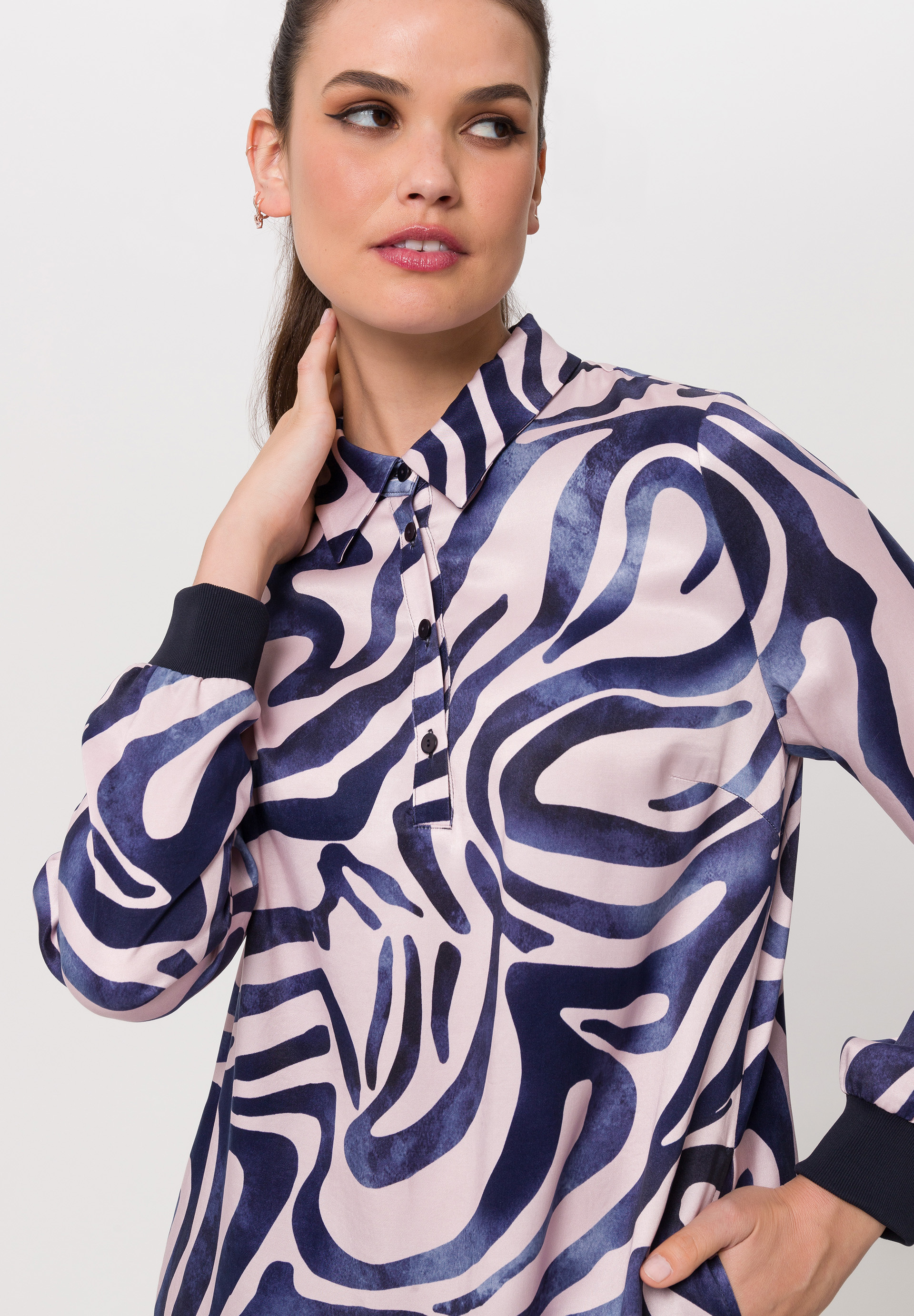 Dress with sporty polo collar - Bild 4 Dress with sporty polo collar - Bild 4