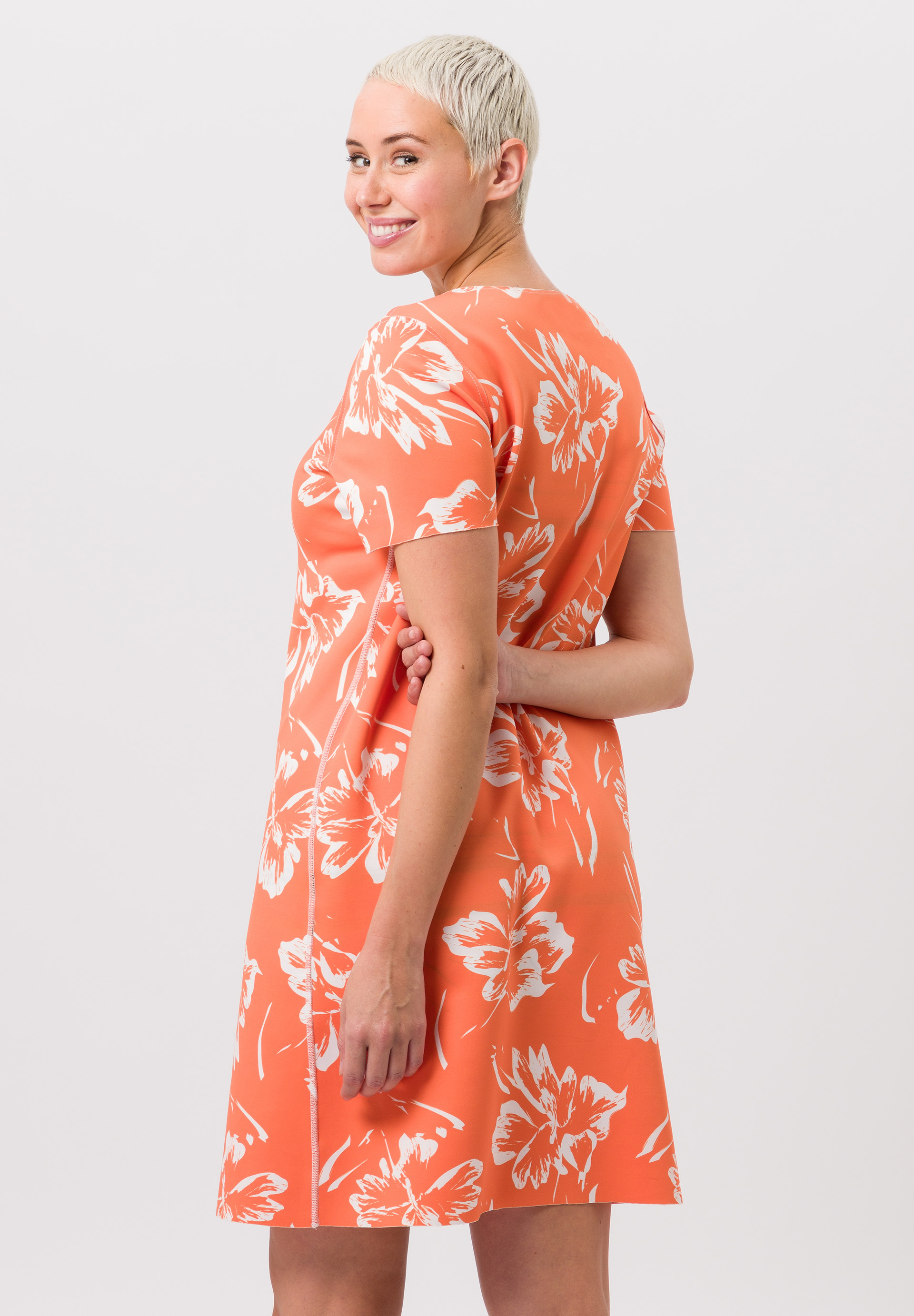 Wendekleid mit Cut-out am Rundhalsausschnitt - Bild 4