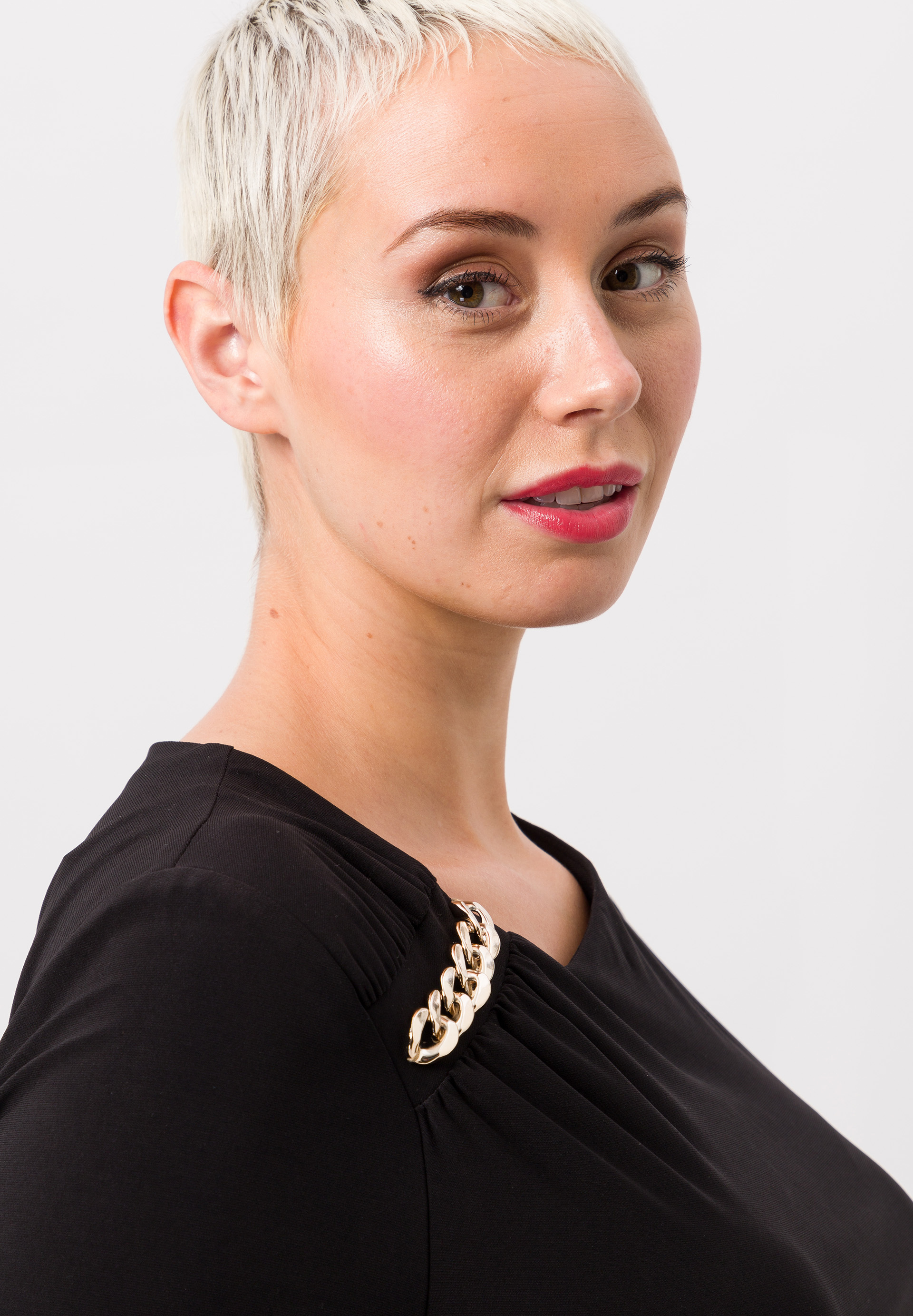 Kleid mit Gliederketten-Schmuckdekor - Bild 4