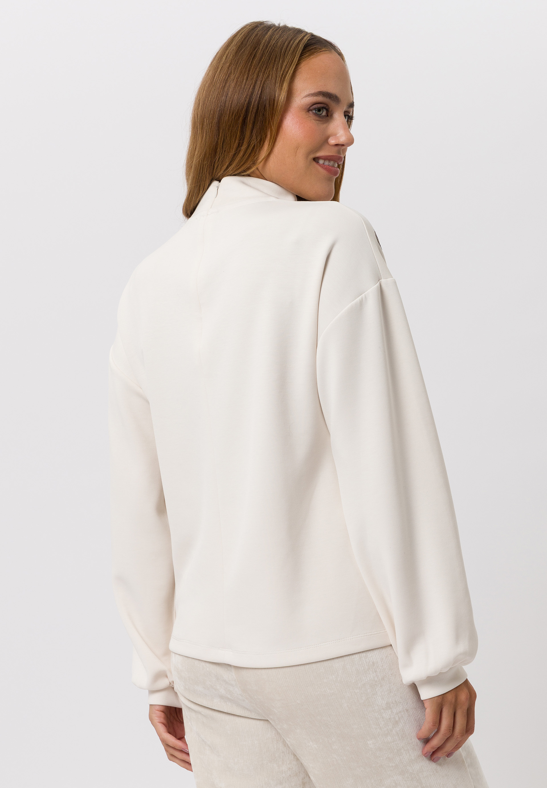 Shirt With sequin trim - Bild 2 Langarm, Bluse, Erwachsener, Person, Frau