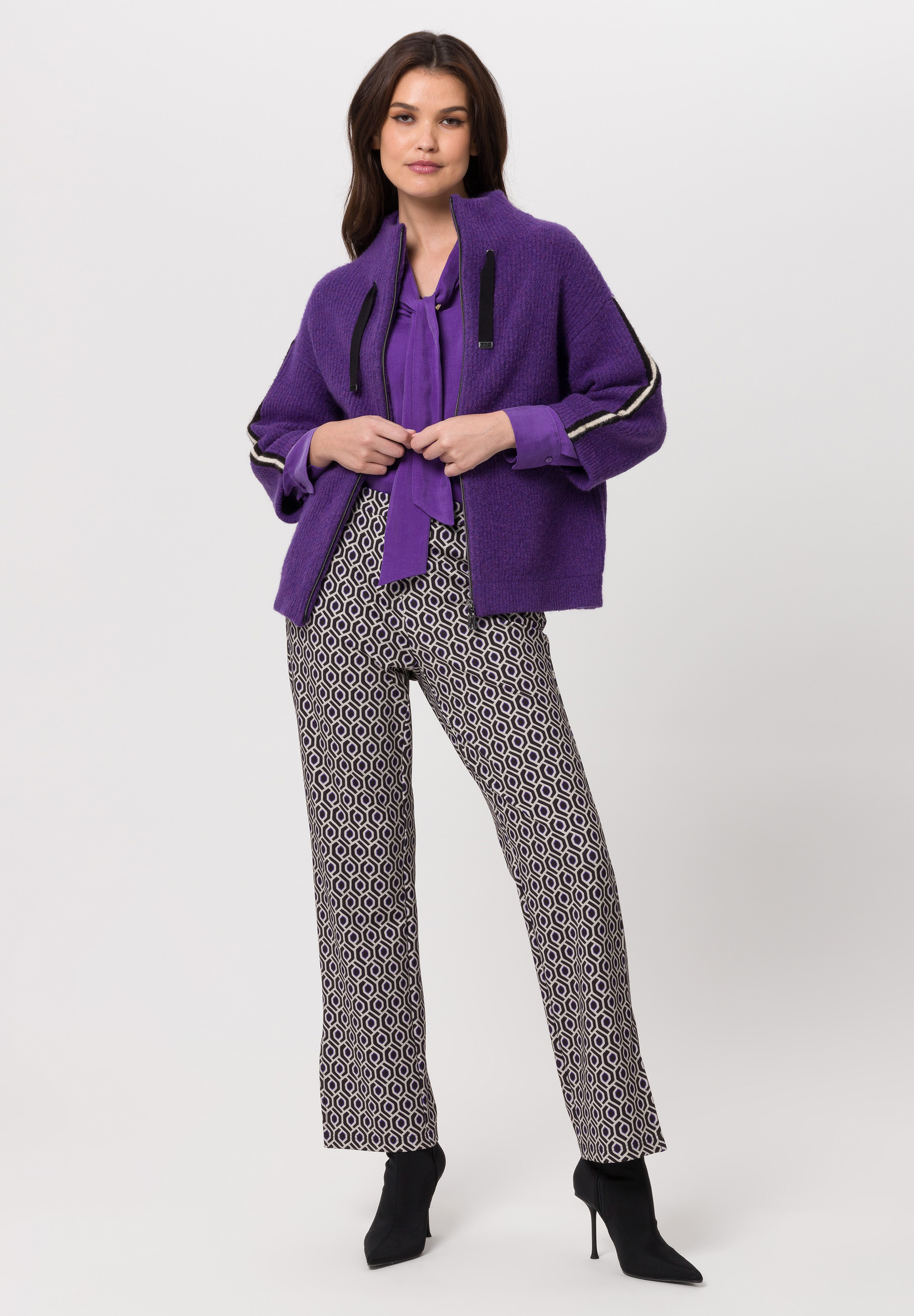 Trousers with striking all-over pattern - Product Image 2