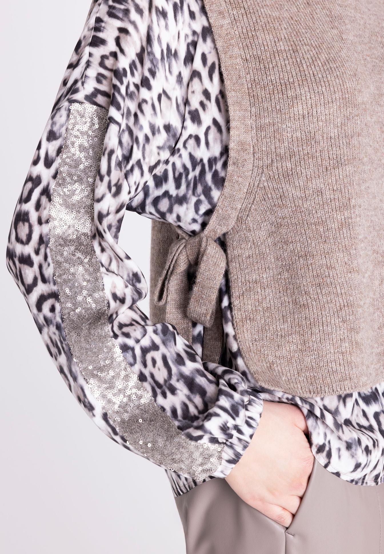 Animal print, Leopard, Sequin stripe, Long sleeve, Layered knit,  Leopardendruck,  Pailletten-Ärmel,  Strick-Weste,  Lagenlook,  Langarmbluse