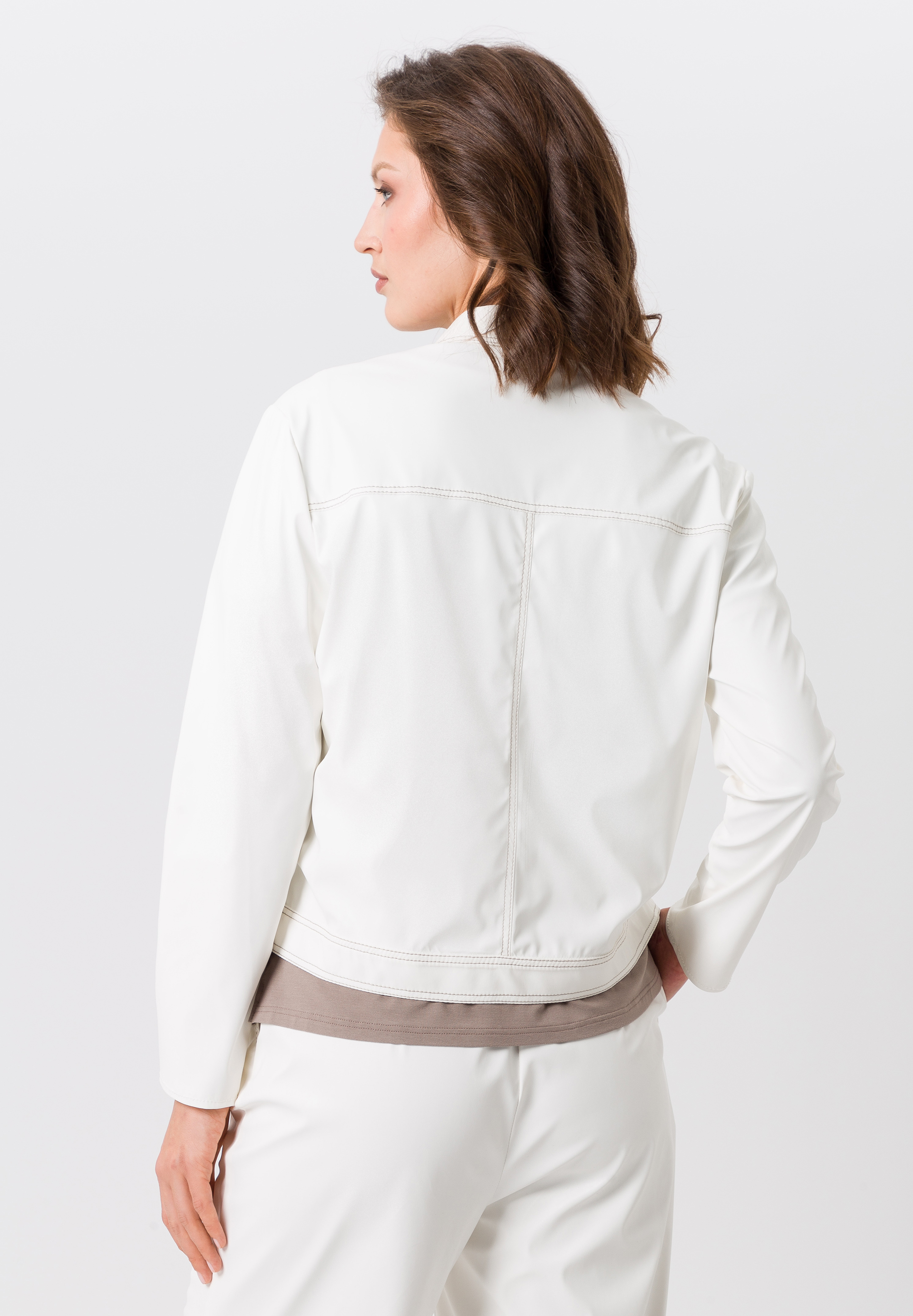 Leichtjacke mit markanten Nähten - Bild 2