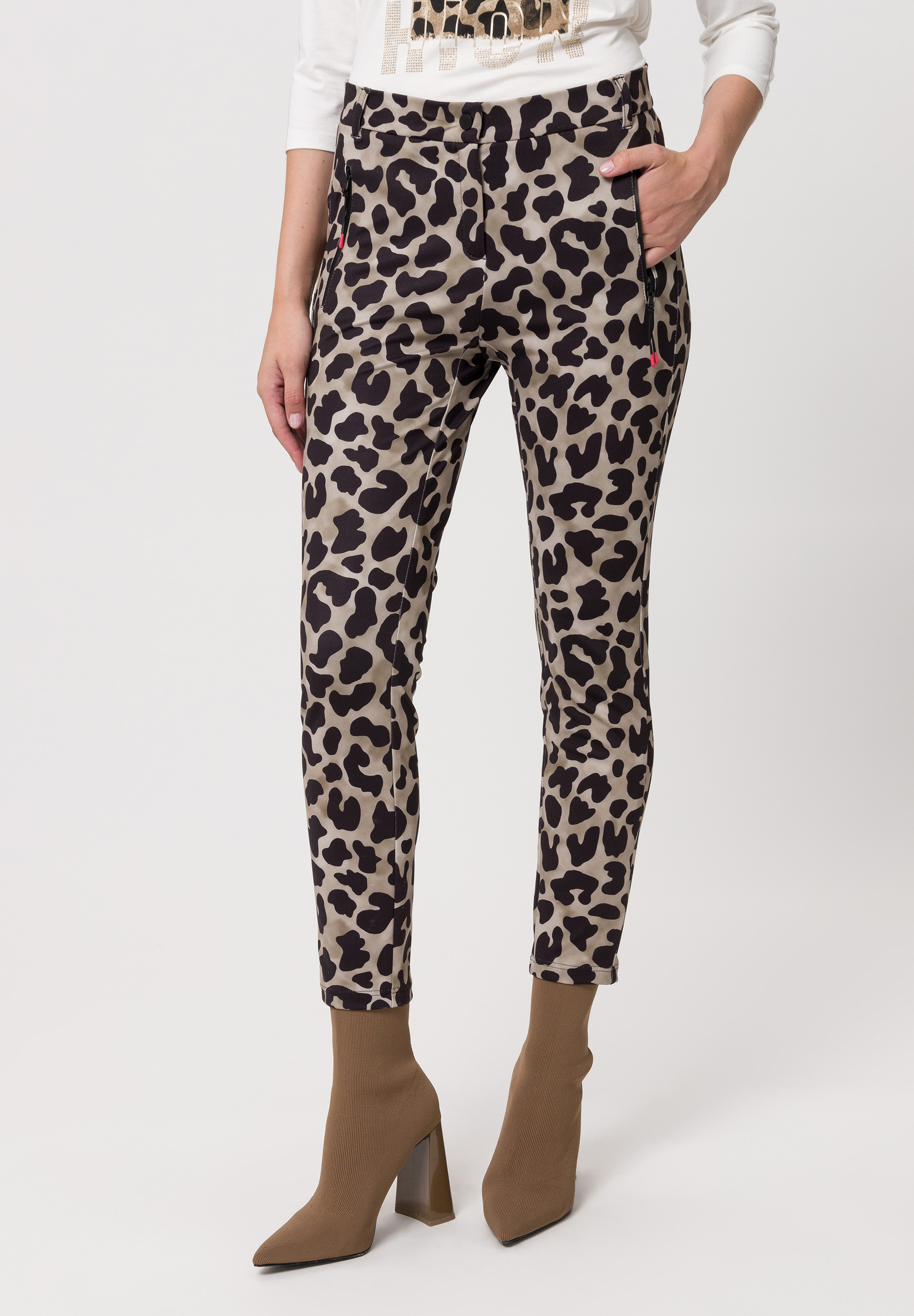 Trousers with allover pattern - Bild 1 Bekleidung, Hosen, Schuhwerk, Schuh, Bekleidung, Hosen, Schuhwerk, Schuh, Bekleidung, Hosen, Schuhwerk, Schuh, Bekleidung, Hosen, Schuhwerk, Schuh, Bekleidung, Hosen, Schuhwerk, Schuh, Bekleidung, Hosen, Schuhwerk, Schuh